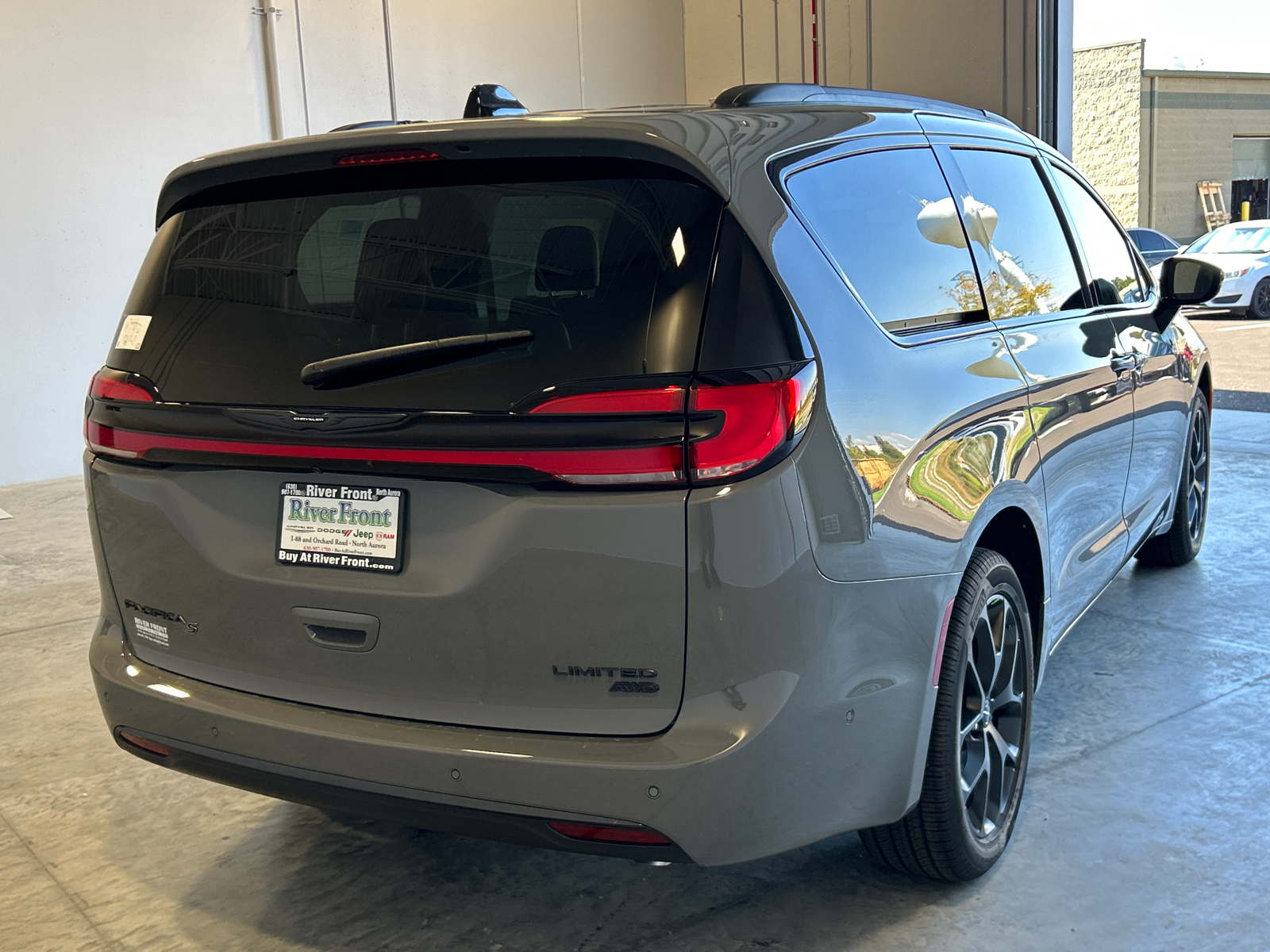 2025 Chrysler Pacifica Limited 8