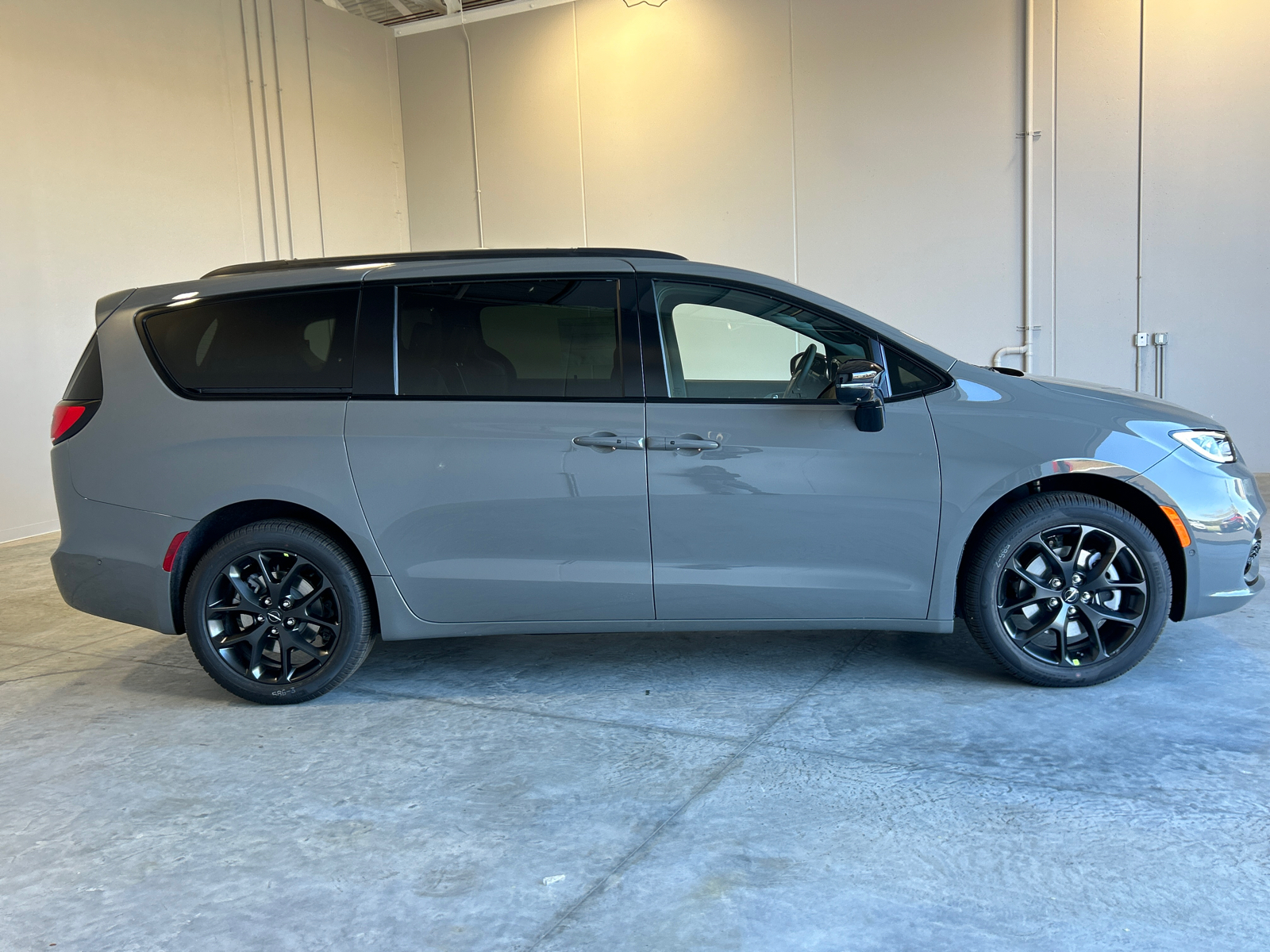 2025 Chrysler Pacifica Limited 9