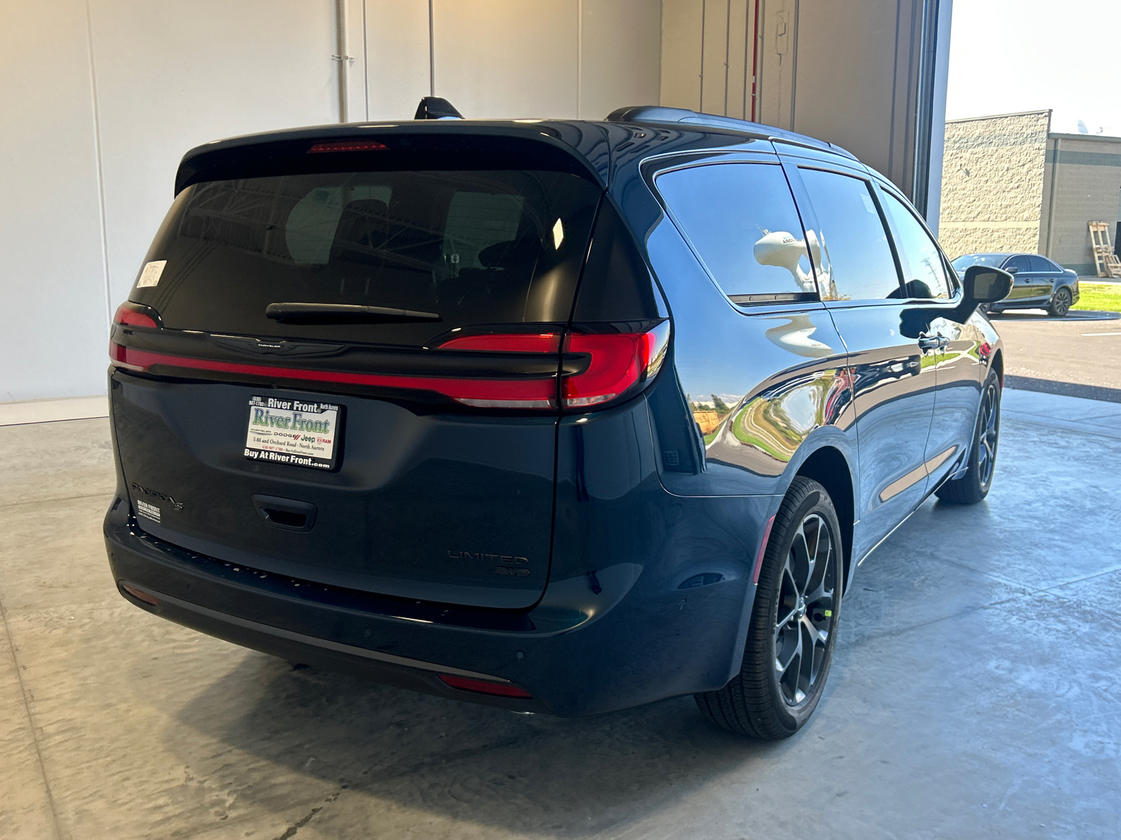 2025 Chrysler Pacifica Limited 8