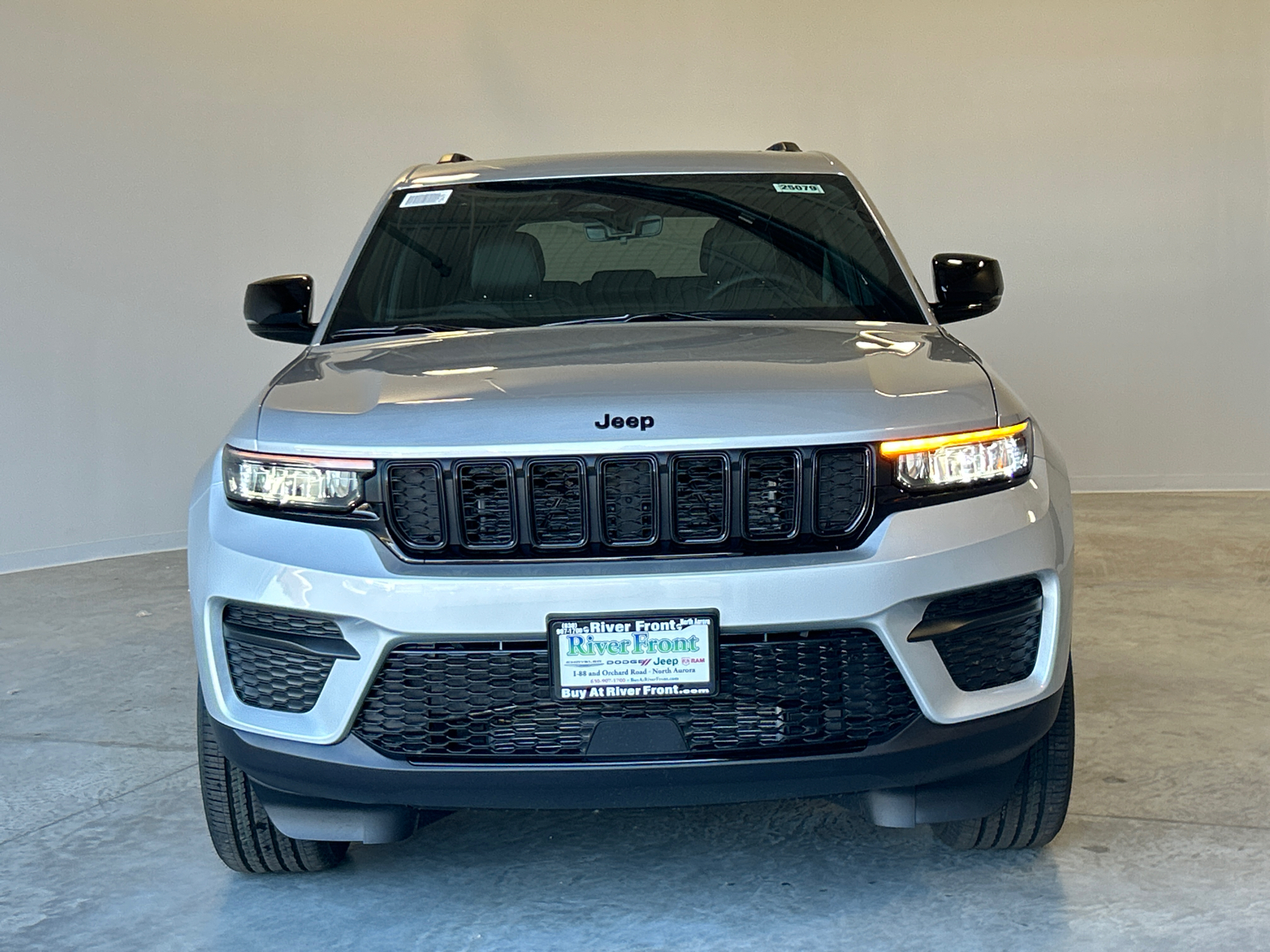 2025 Jeep Grand Cherokee Laredo 3