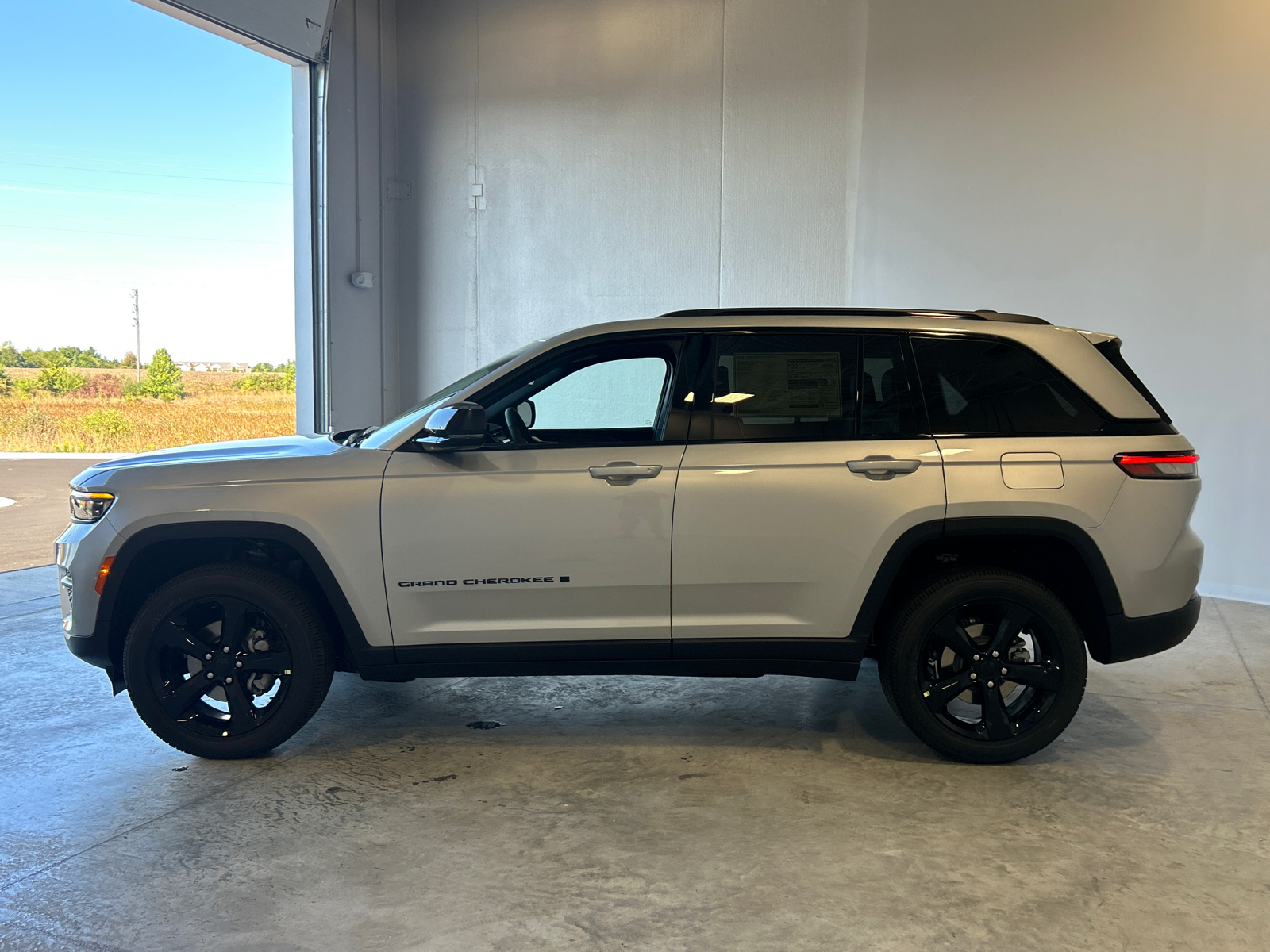 2025 Jeep Grand Cherokee Laredo 5