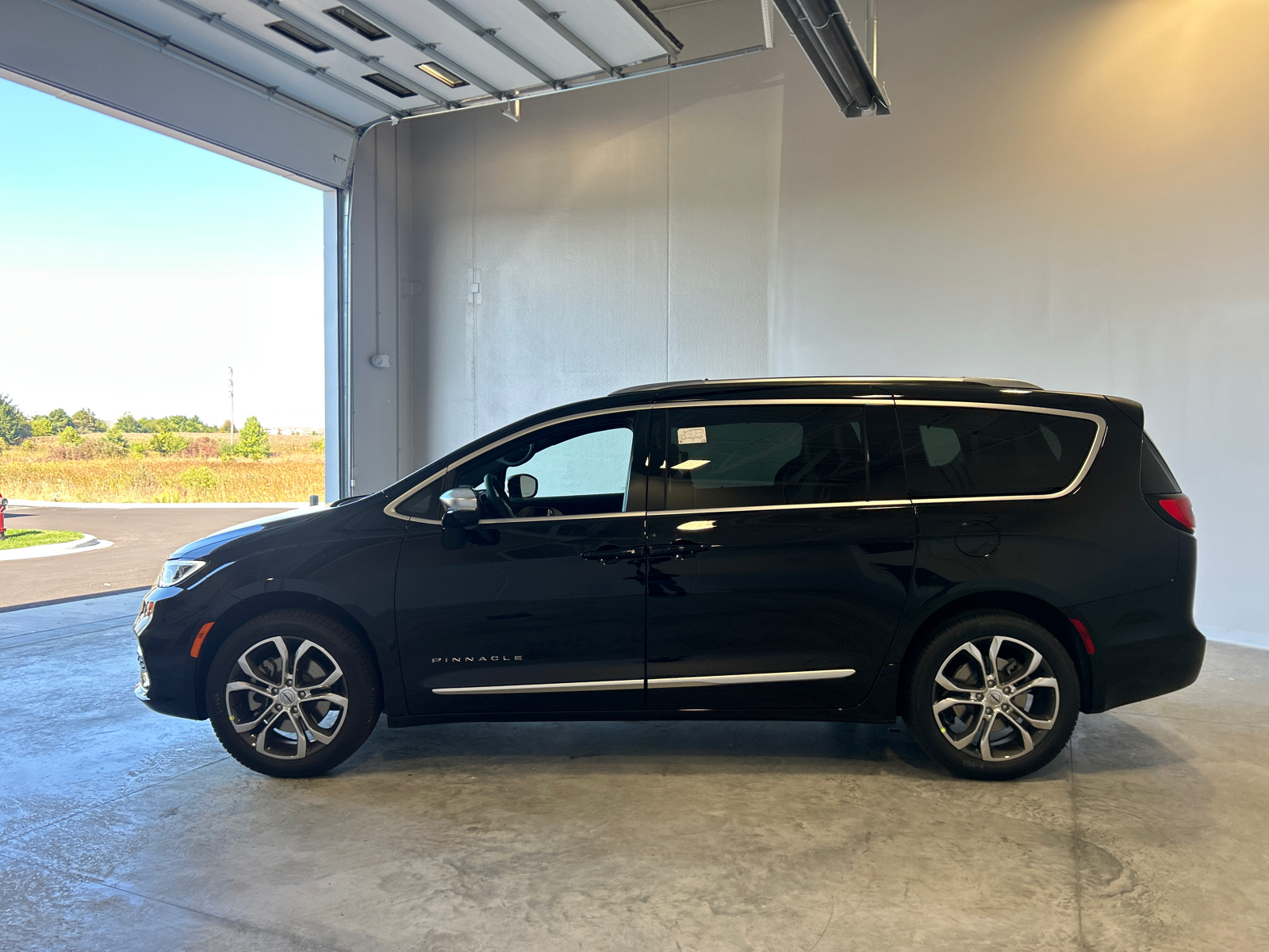 2025 Chrysler Pacifica Pinnacle 5