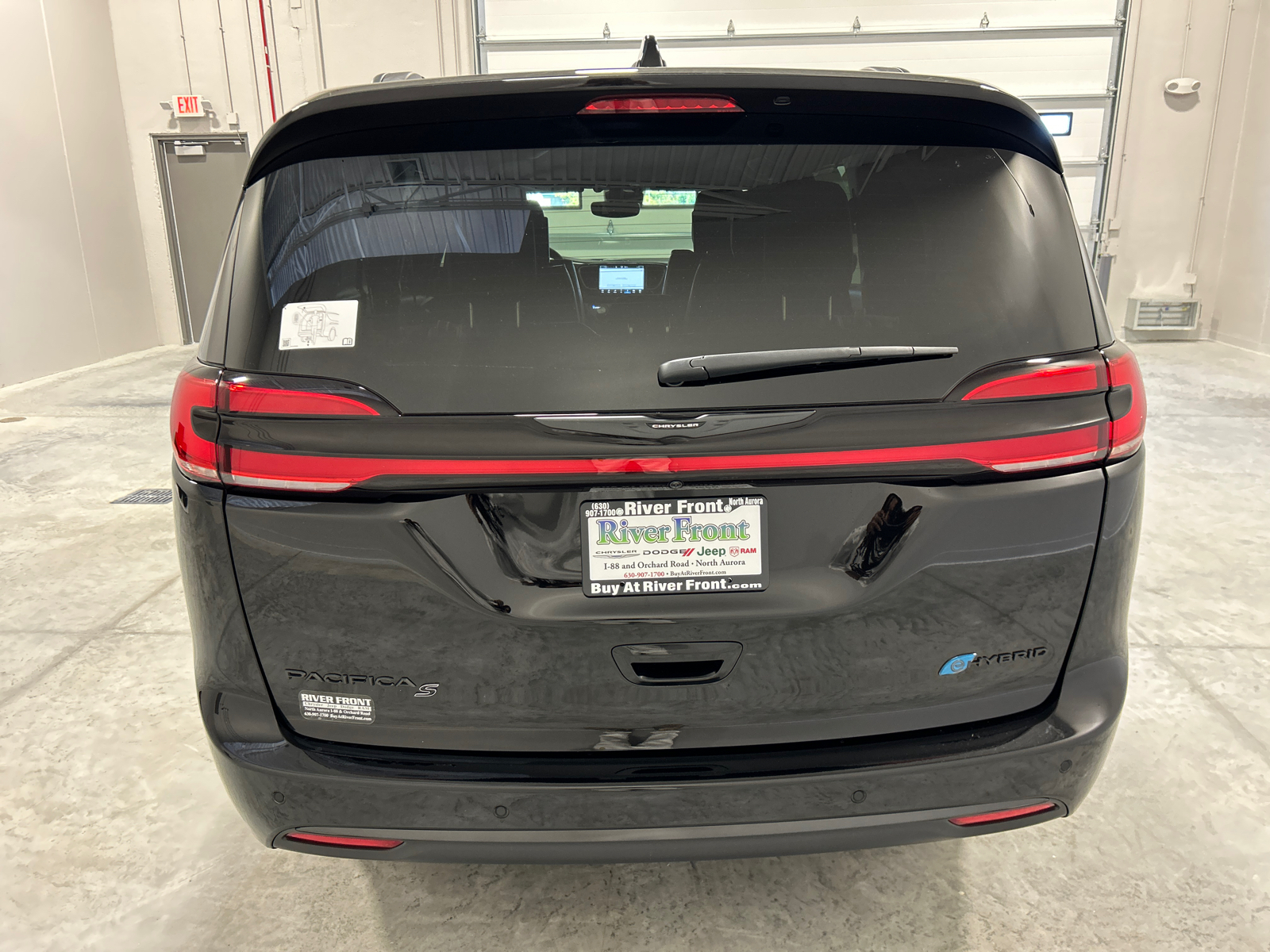 2025 Chrysler Pacifica Hybrid Select 6