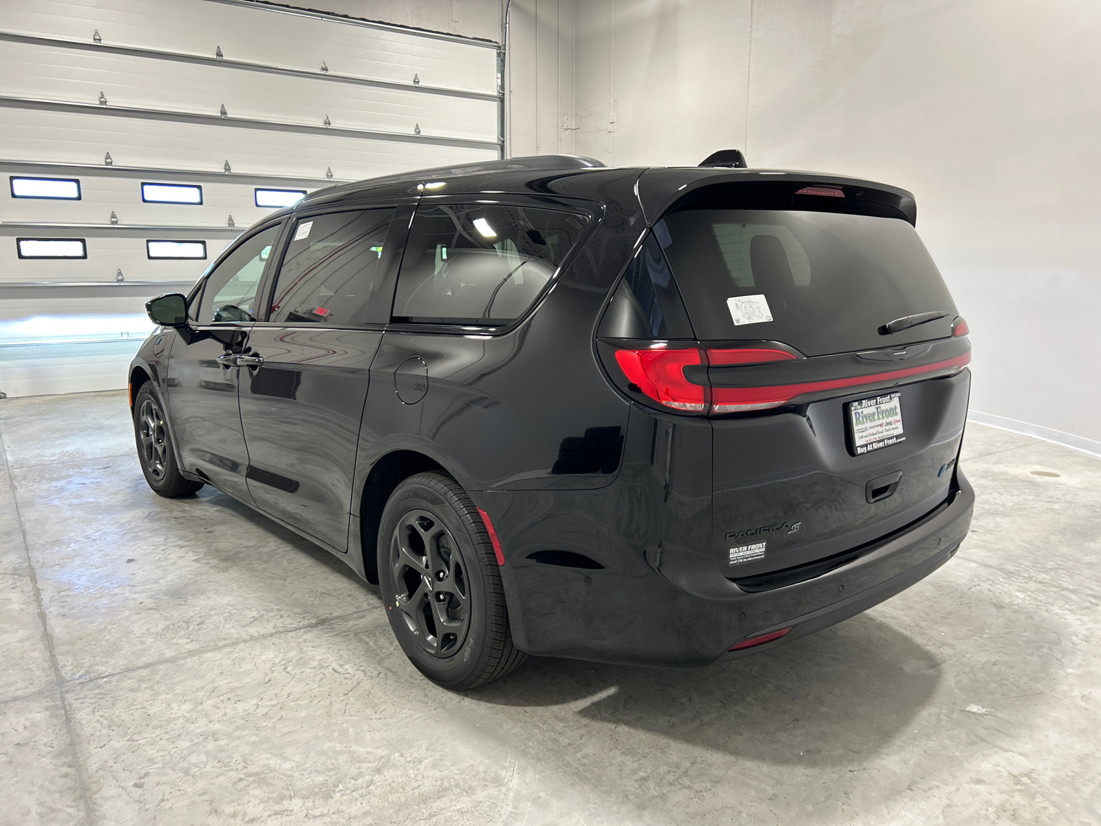 2025 Chrysler Pacifica Hybrid Select 7