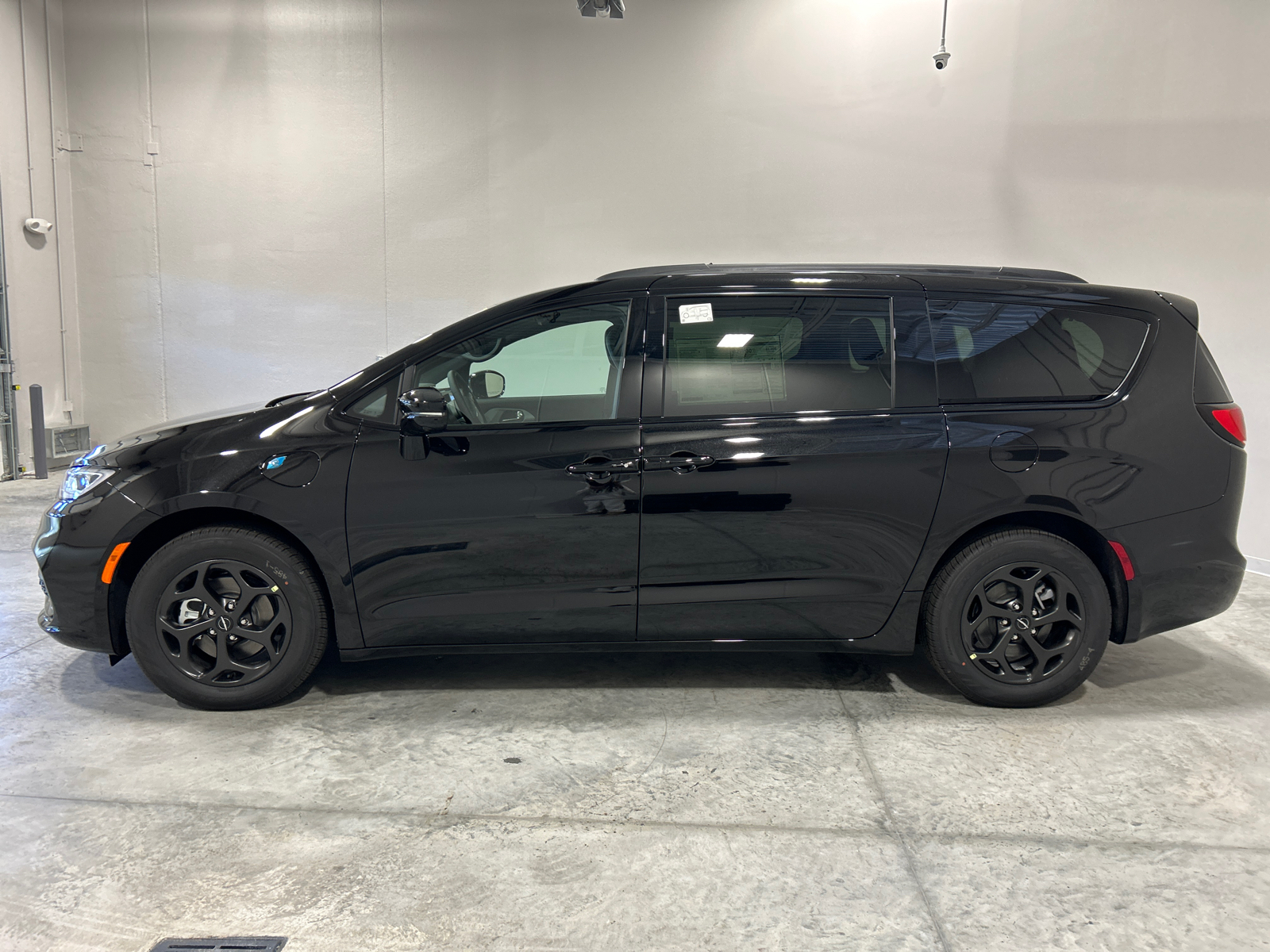 2025 Chrysler Pacifica Hybrid Select 8