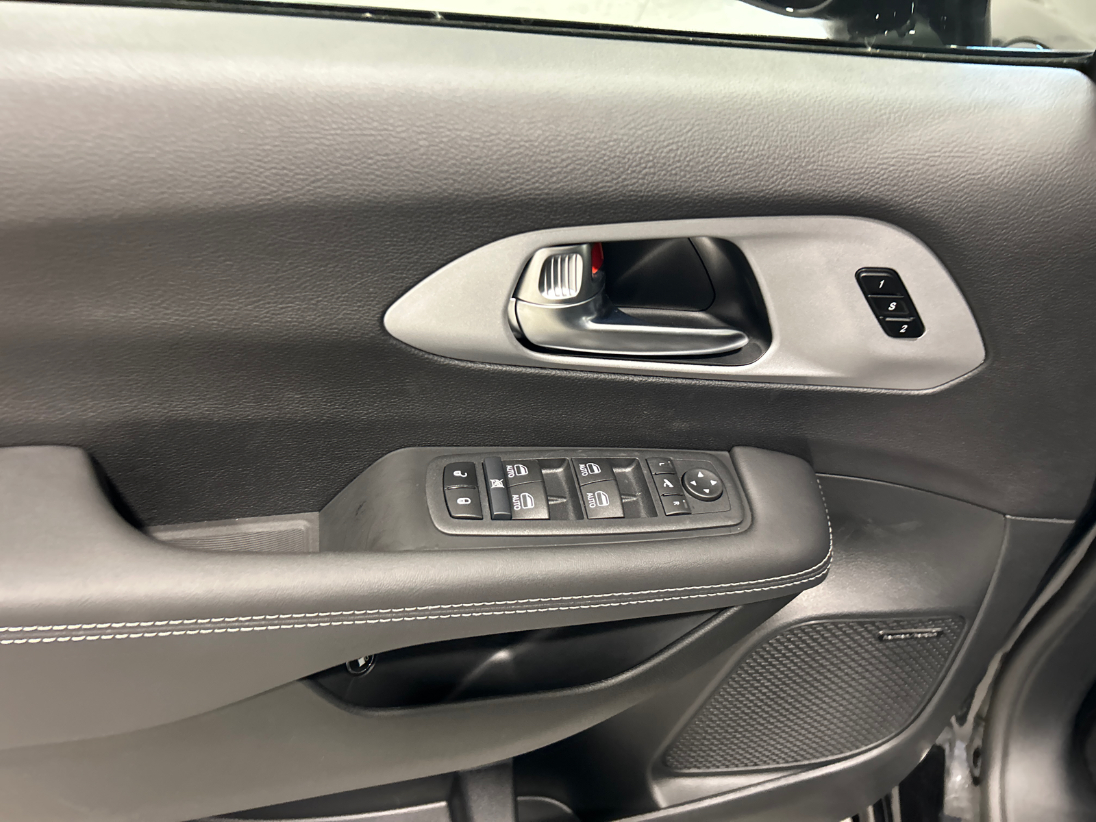 2025 Chrysler Pacifica Hybrid Select 14