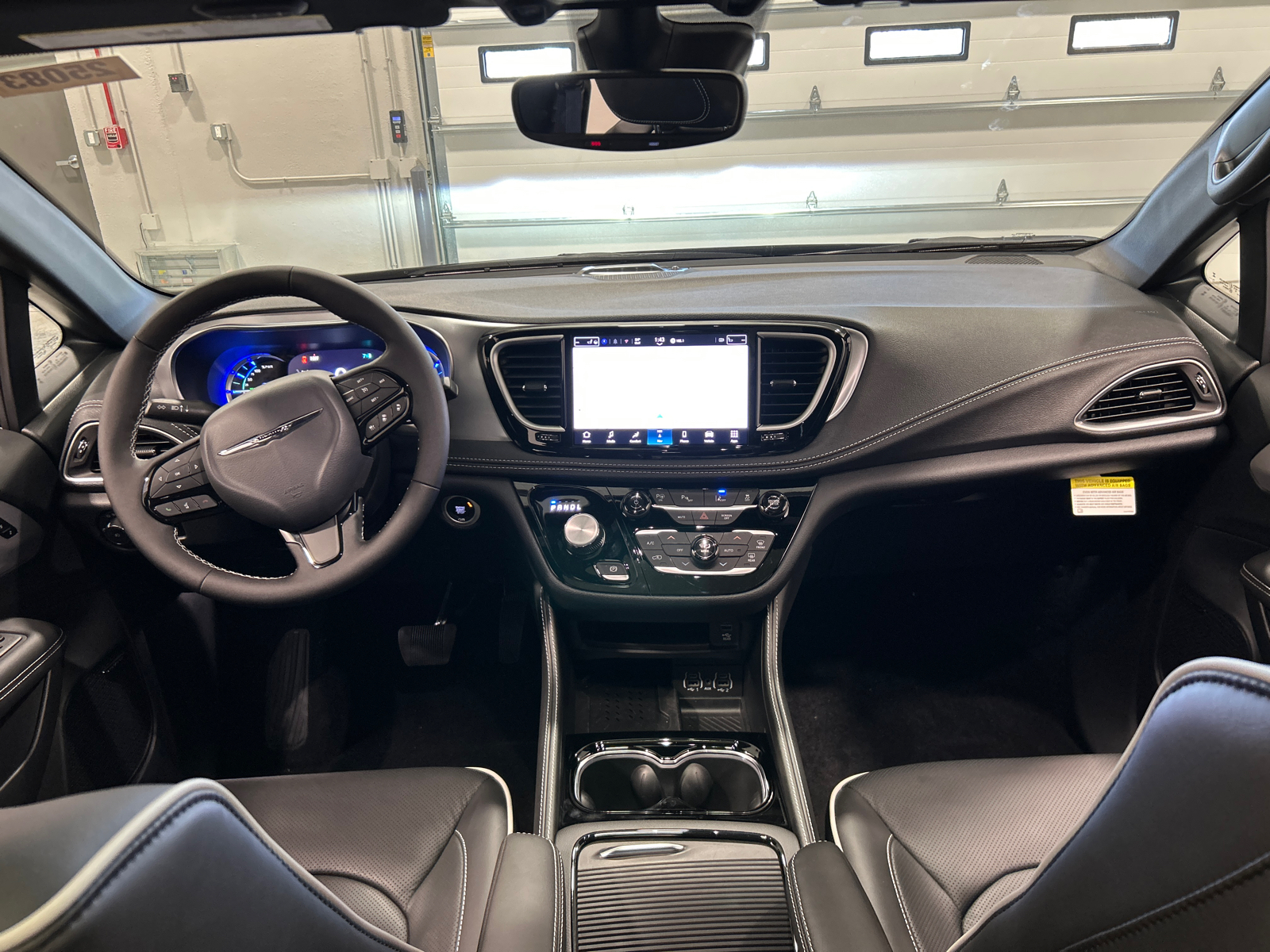 2025 Chrysler Pacifica Hybrid Select 31