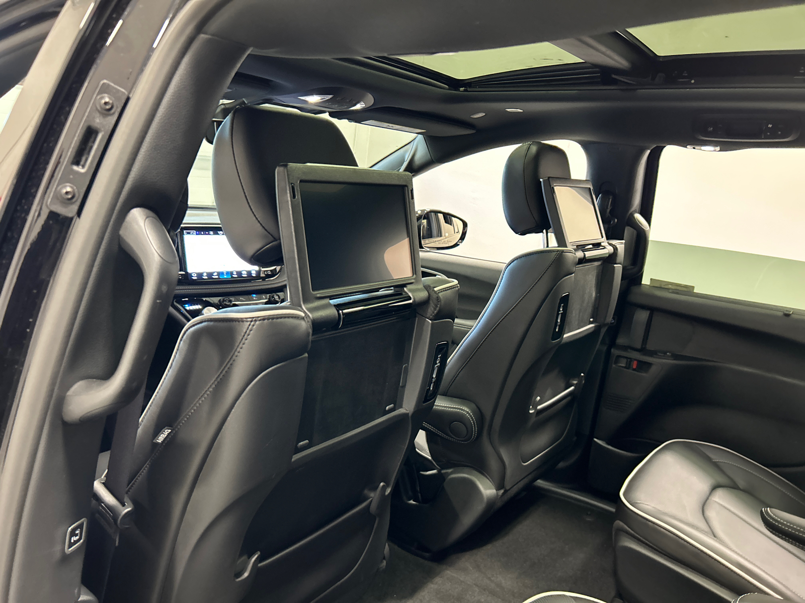 2025 Chrysler Pacifica Hybrid Select 32