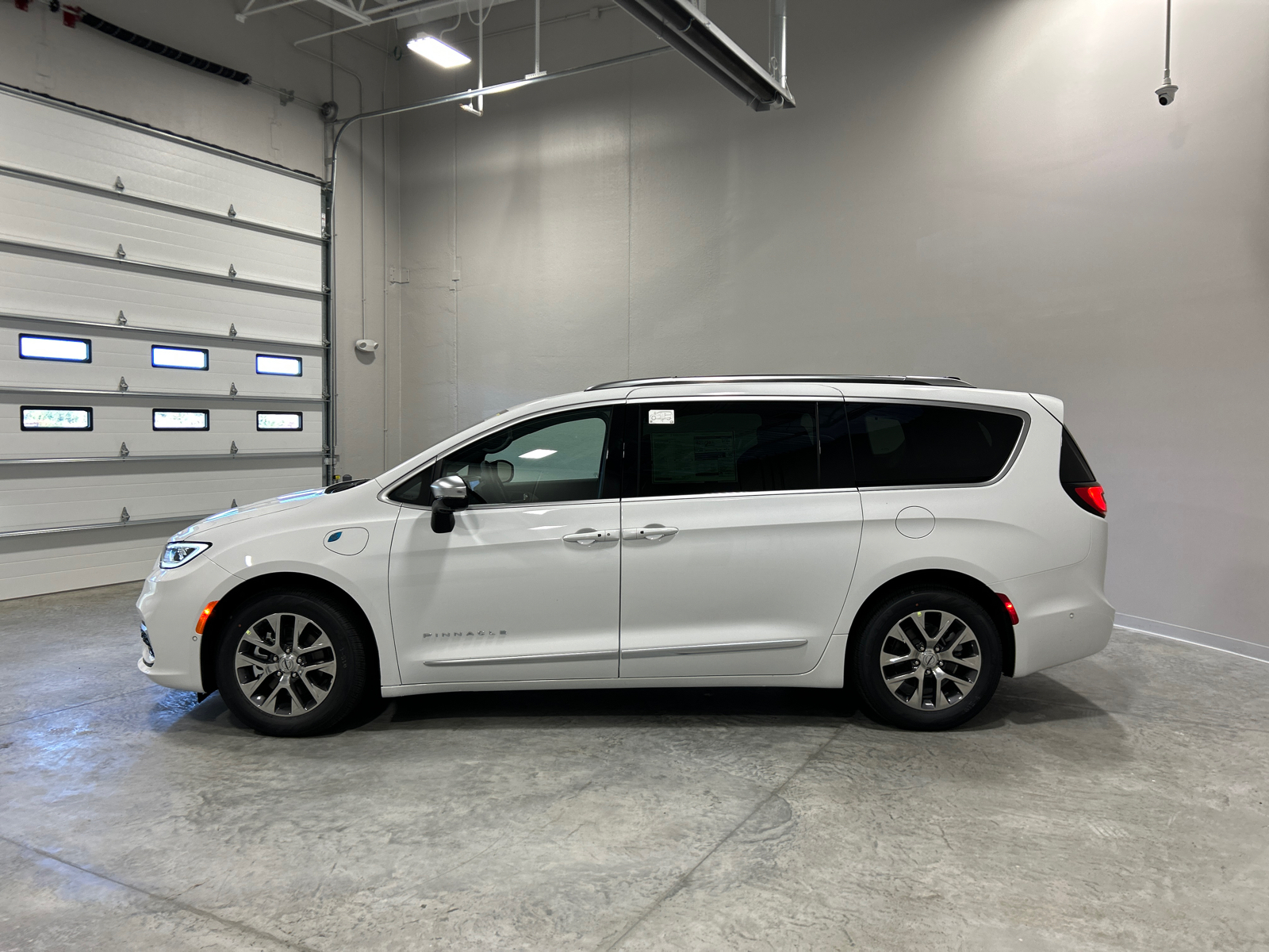 2025 Chrysler Pacifica Hybrid Pinnacle 3