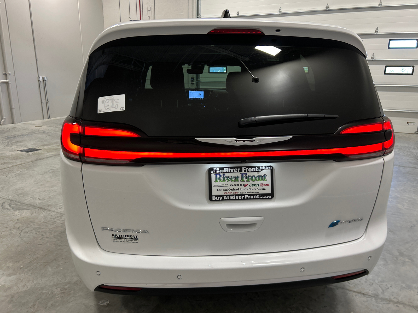 2025 Chrysler Pacifica Hybrid Pinnacle 5