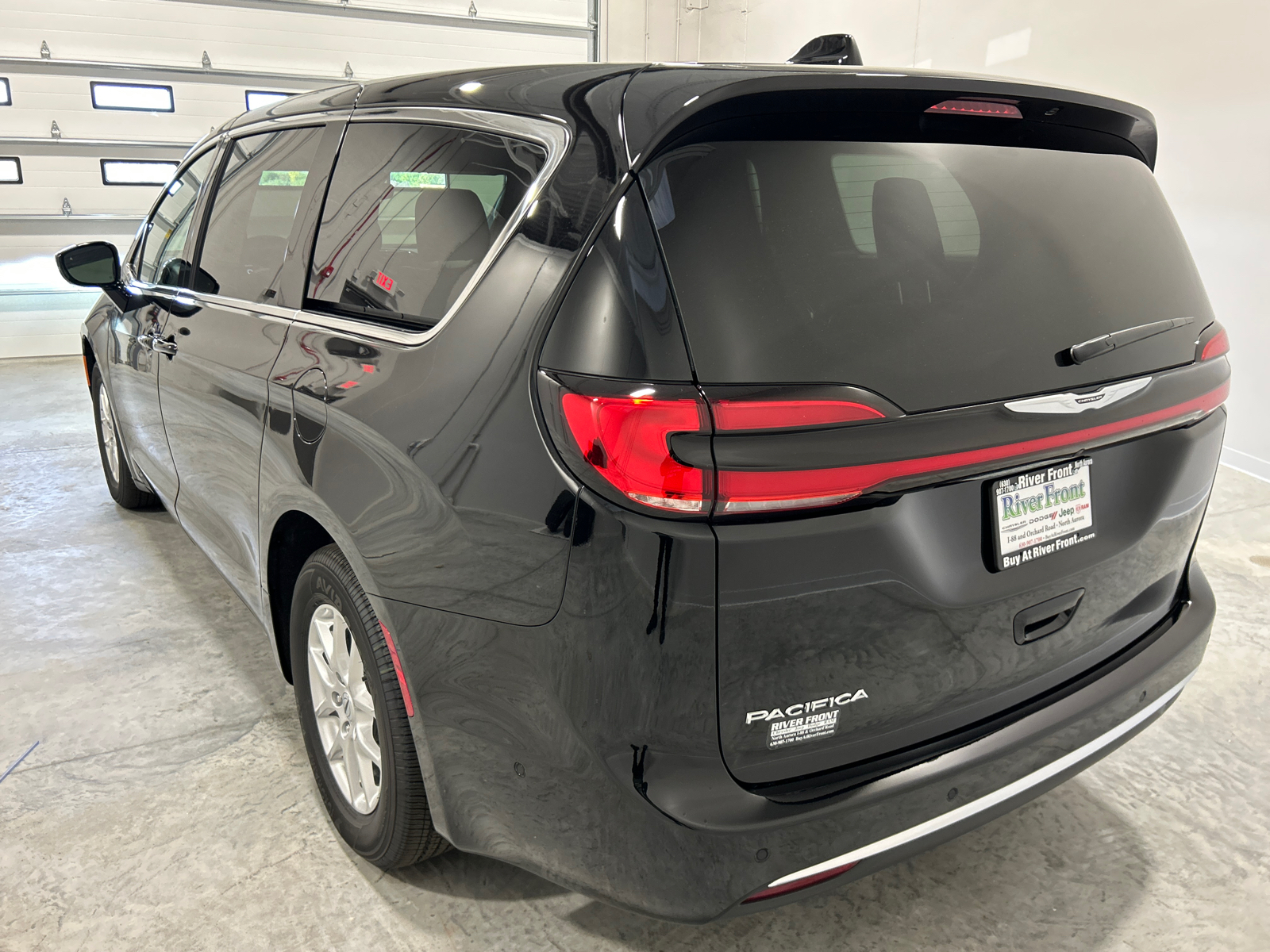 2025 Chrysler Pacifica  8