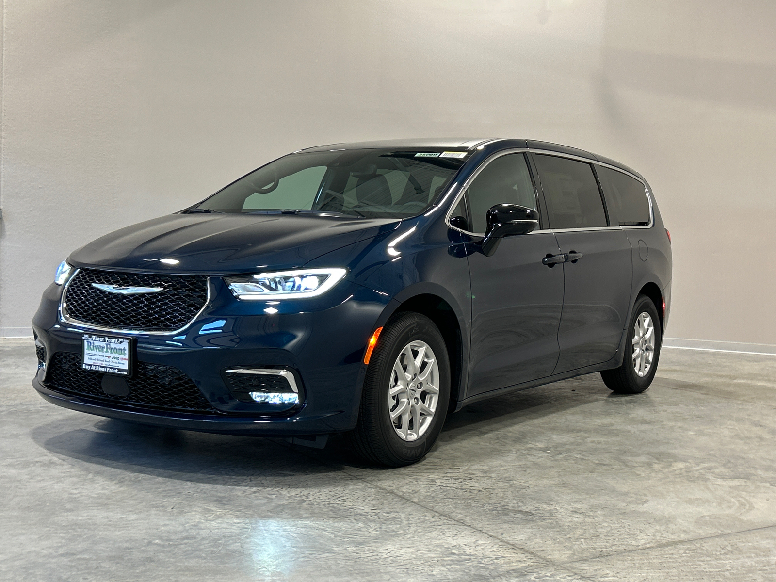 2025 Chrysler Pacifica  4