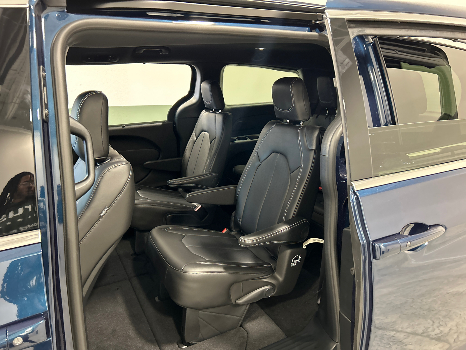 2025 Chrysler Pacifica  34