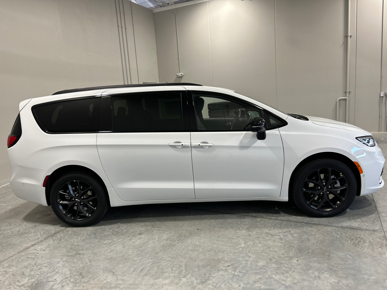 2025 Chrysler Pacifica Limited 5