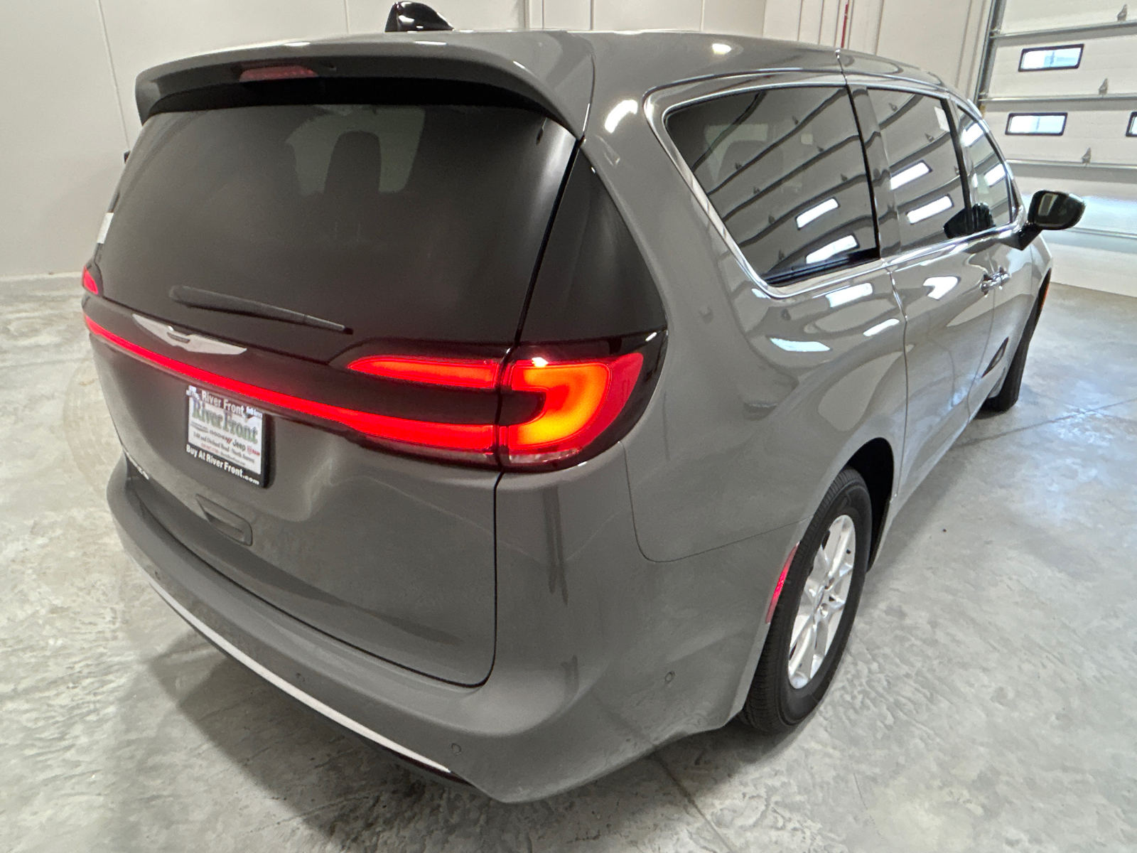 2025 Chrysler Pacifica  6