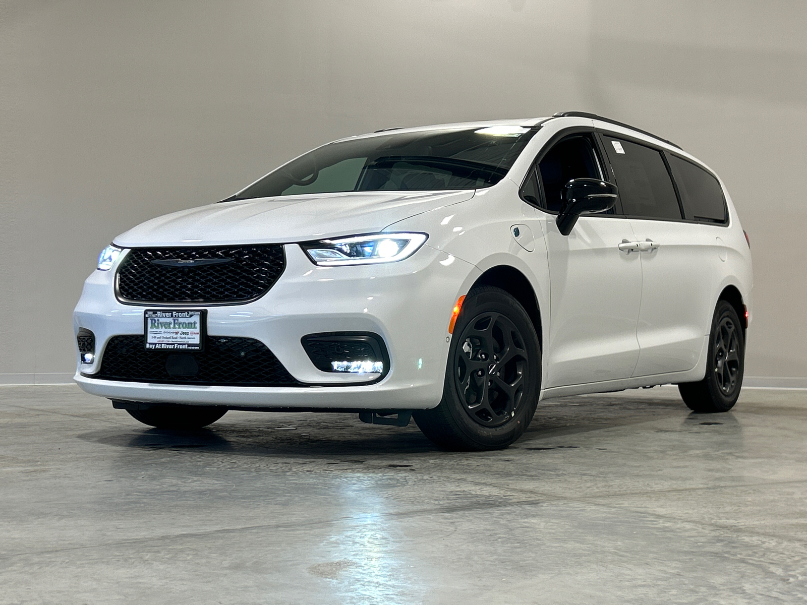 2025 Chrysler Pacifica Hybrid Select 2