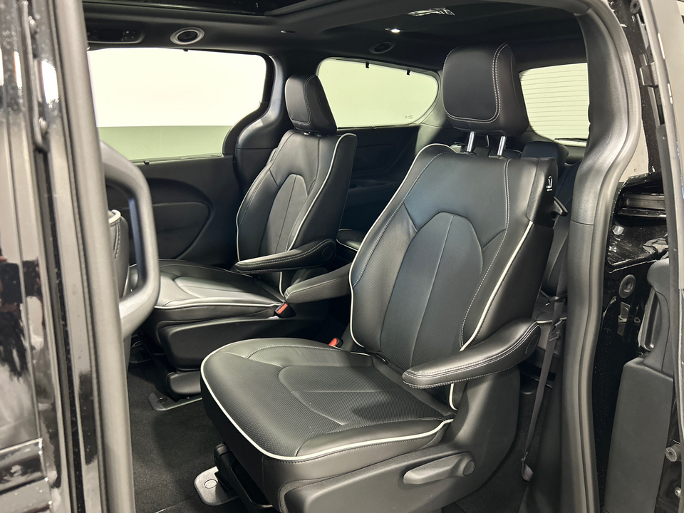 2025 Chrysler Pacifica Hybrid Select 35