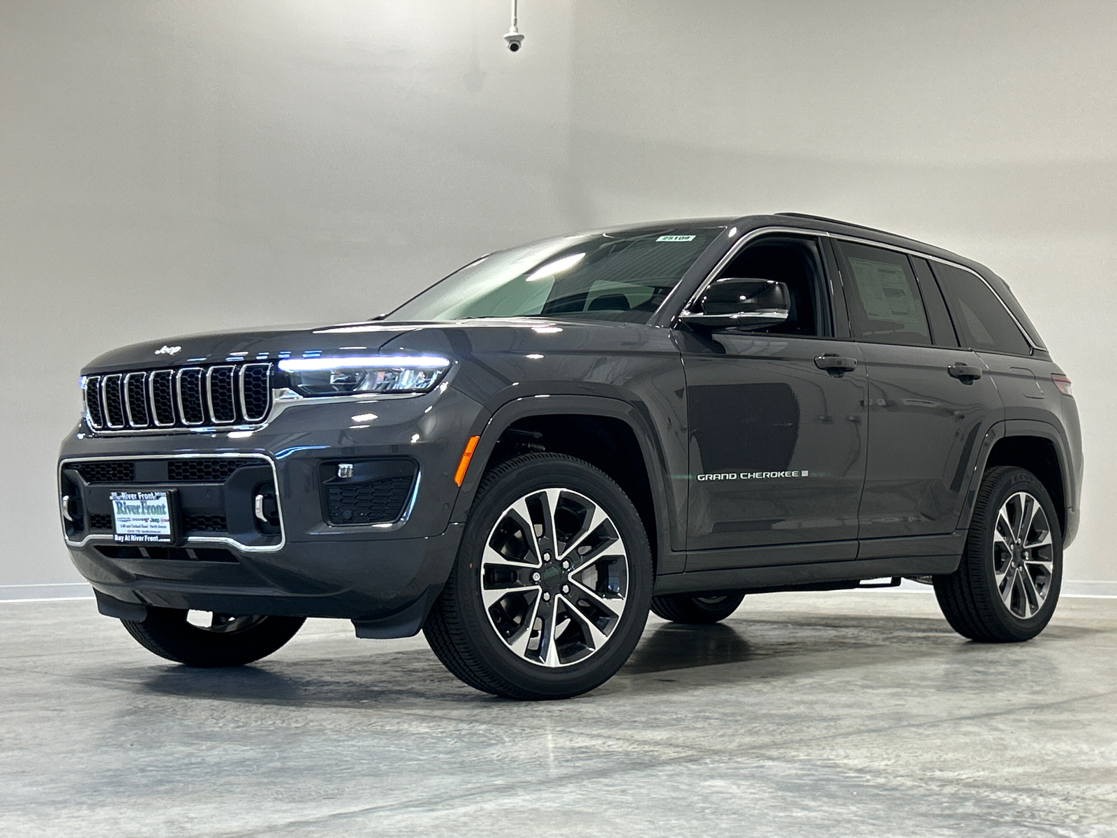 2025 Jeep Grand Cherokee  2