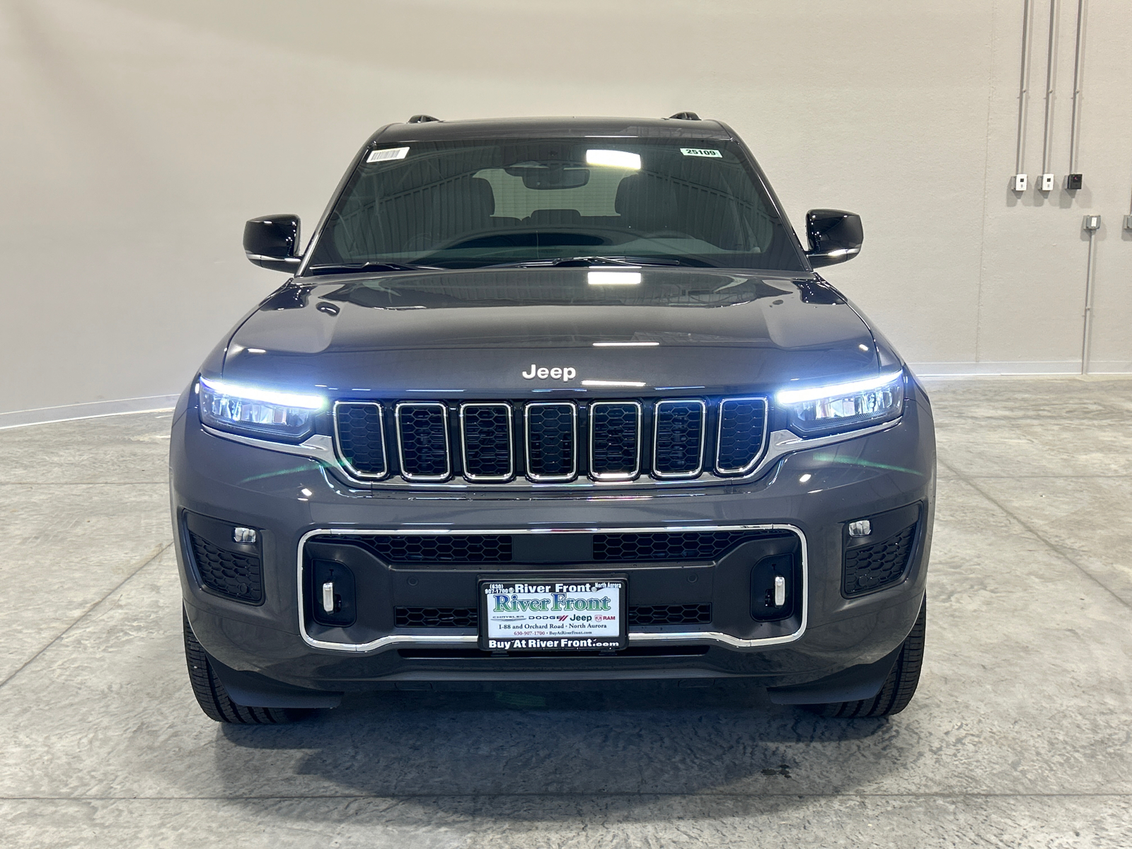 2025 Jeep Grand Cherokee  3