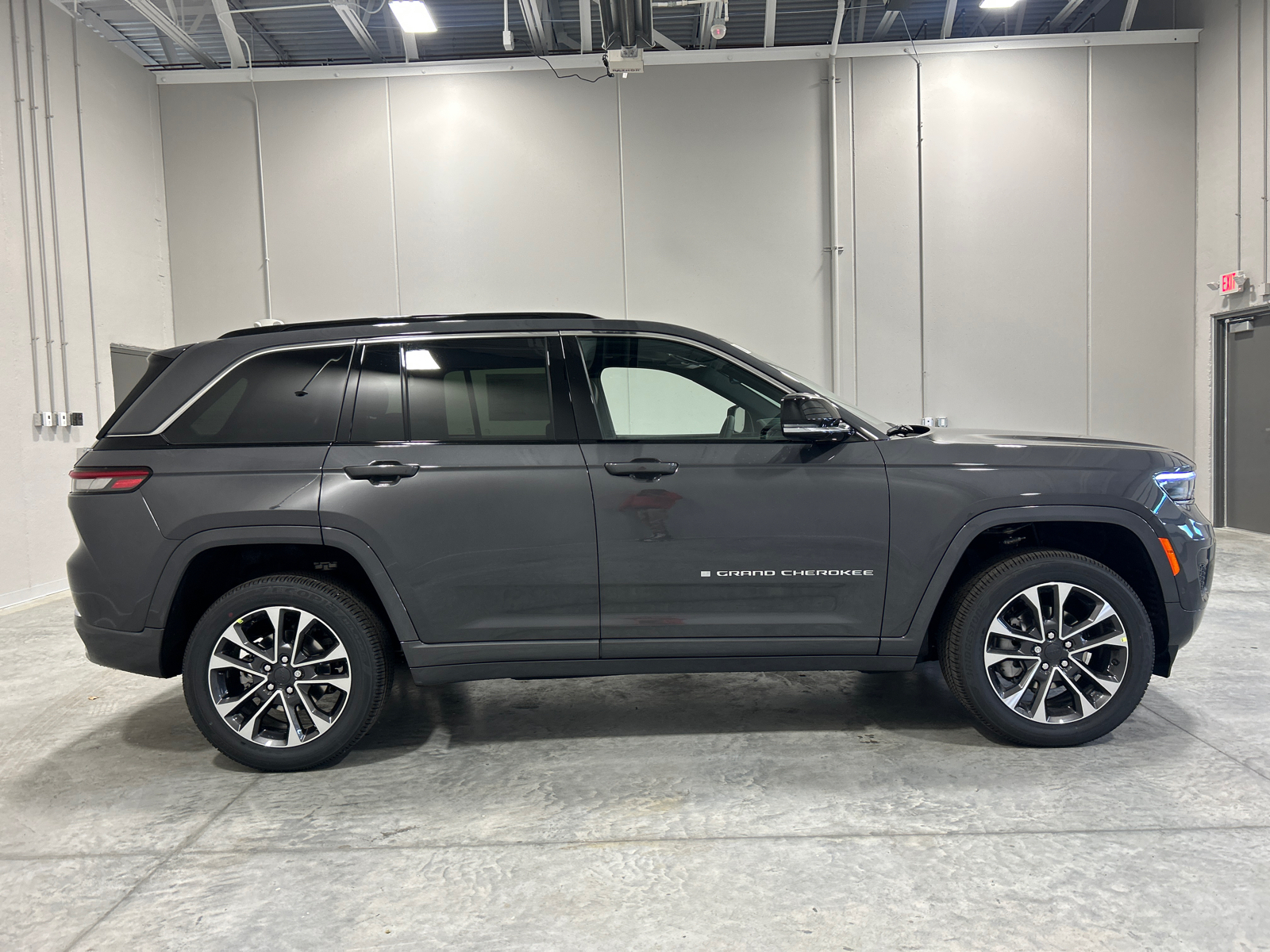 2025 Jeep Grand Cherokee  5