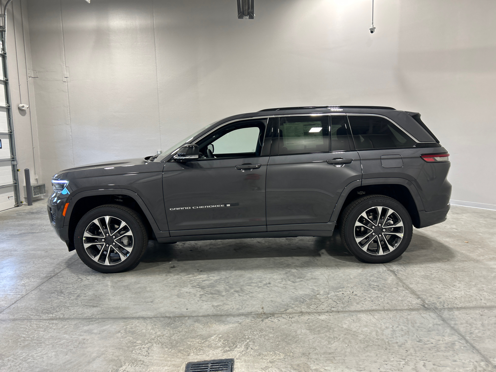 2025 Jeep Grand Cherokee  9