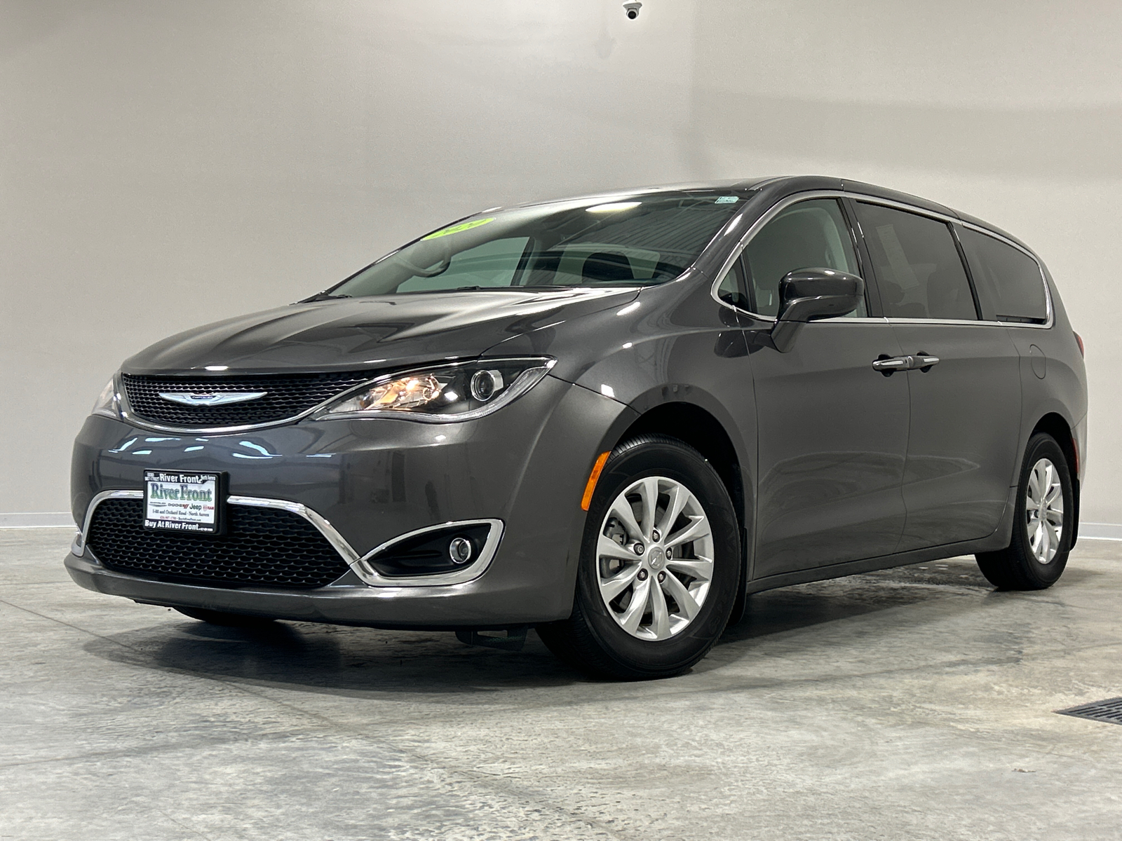 2020 Chrysler Pacifica Touring 1