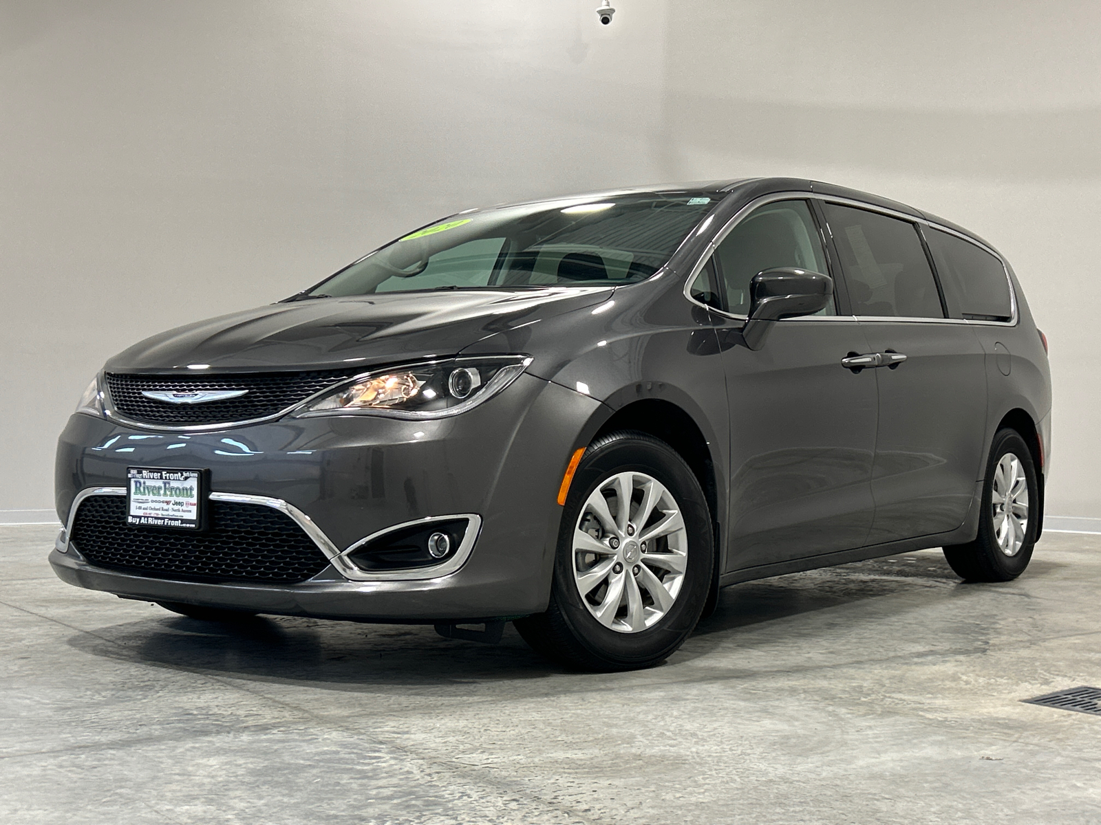 2020 Chrysler Pacifica Touring 2