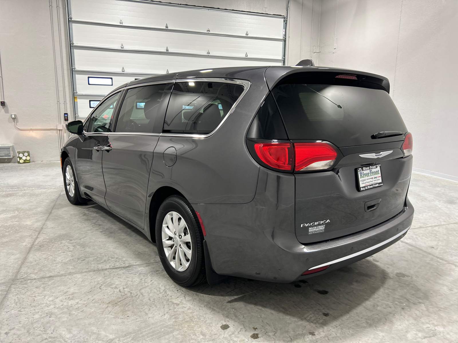 2020 Chrysler Pacifica Touring 8