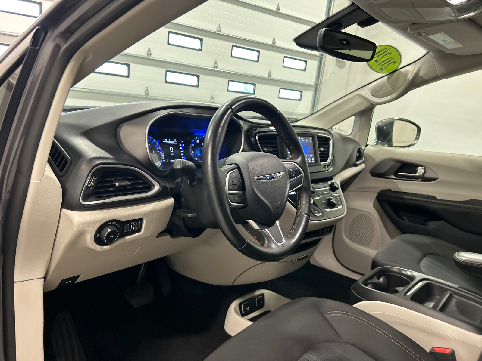 2020 Chrysler Pacifica Touring 18