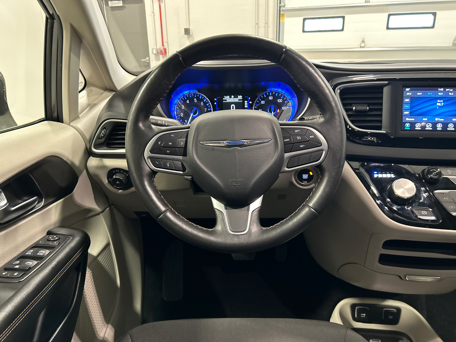 2020 Chrysler Pacifica Touring 28