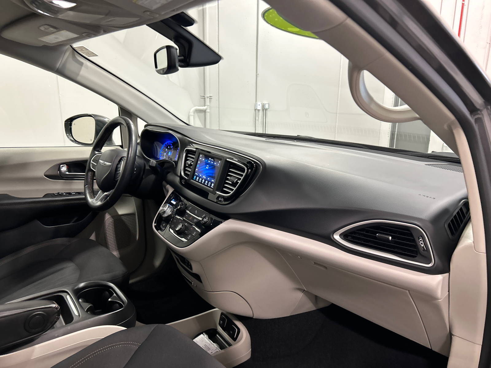 2020 Chrysler Pacifica Touring 36