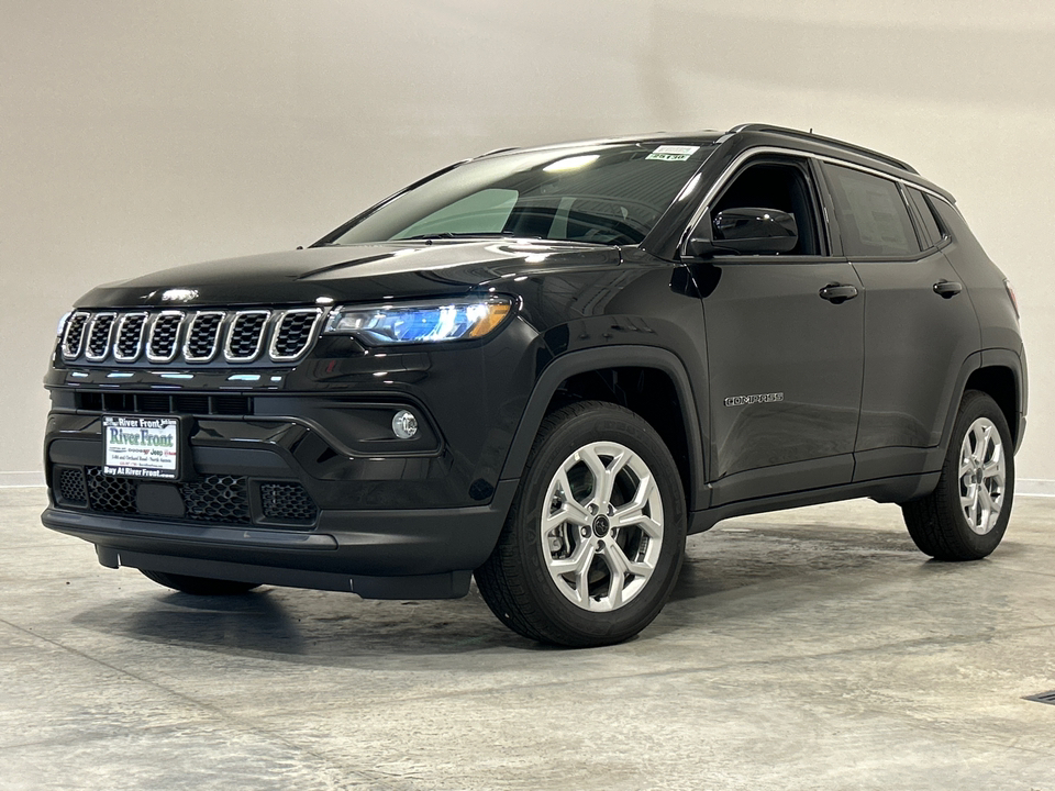 2025 Jeep Compass Latitude 1