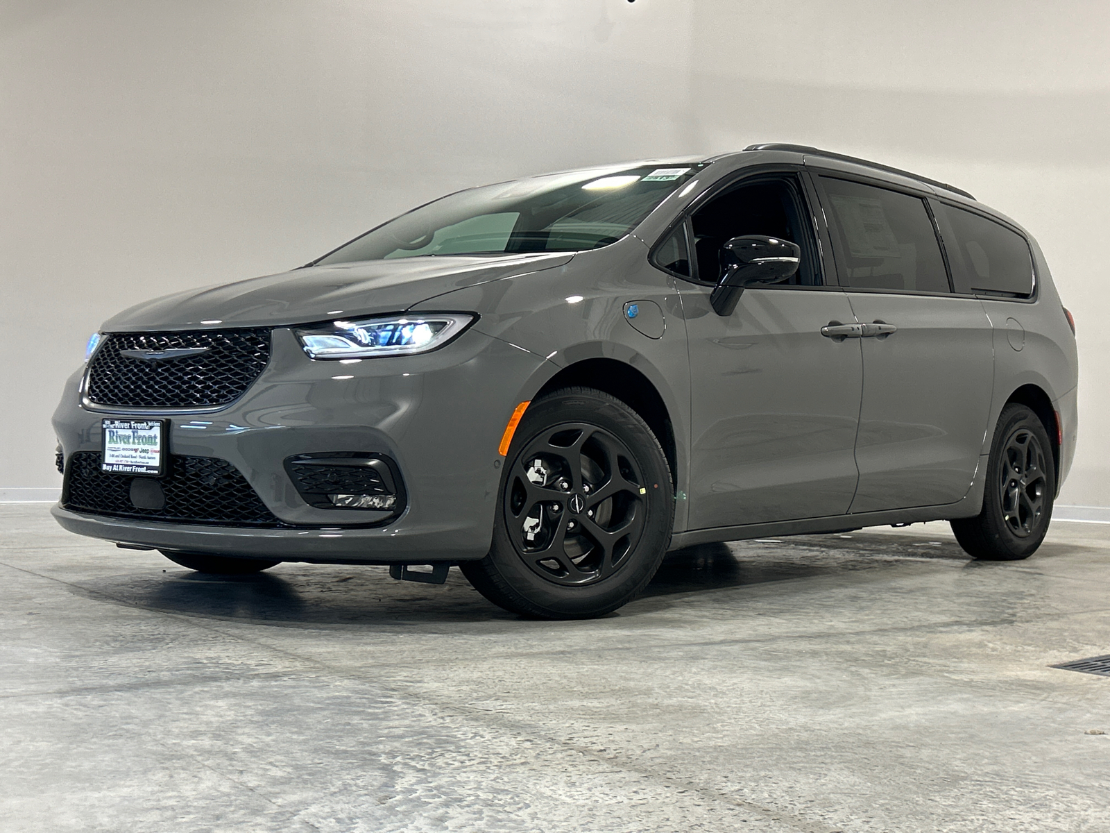 2025 Chrysler Pacifica Hybrid Select 2