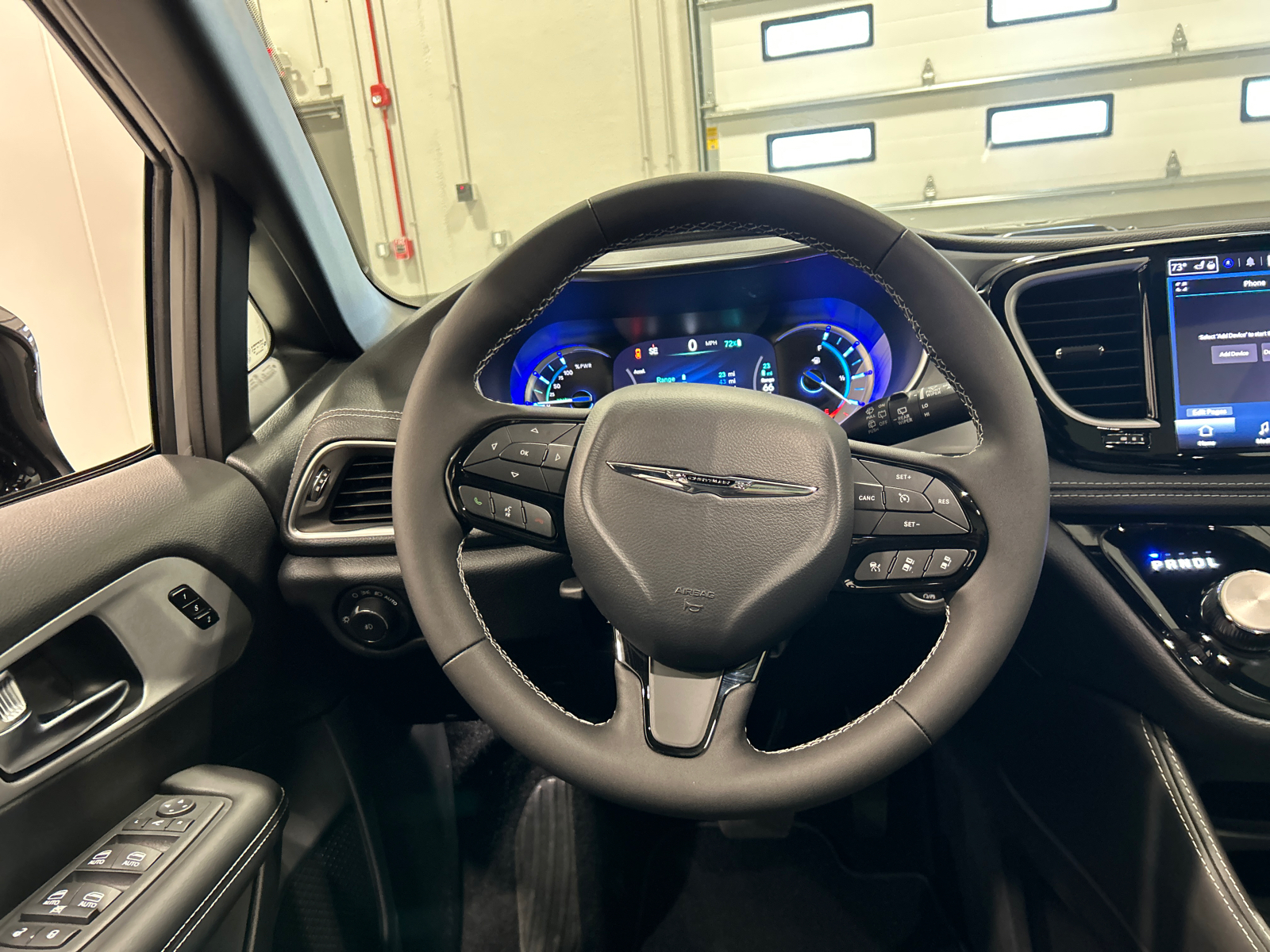 2025 Chrysler Pacifica Hybrid Select 31