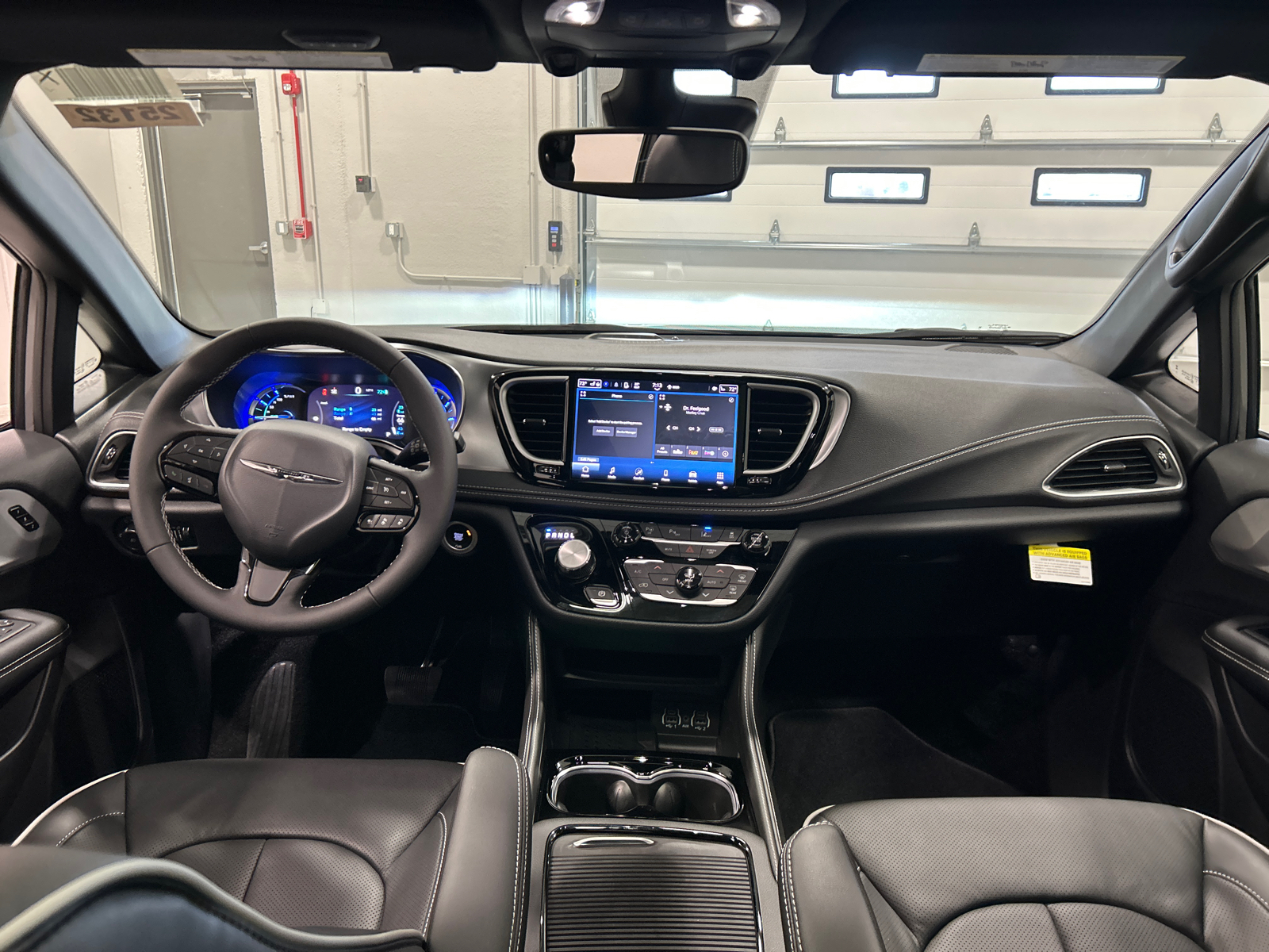 2025 Chrysler Pacifica Hybrid Select 32