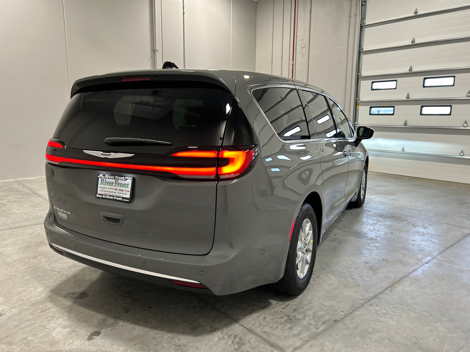 2025 Chrysler Pacifica  6