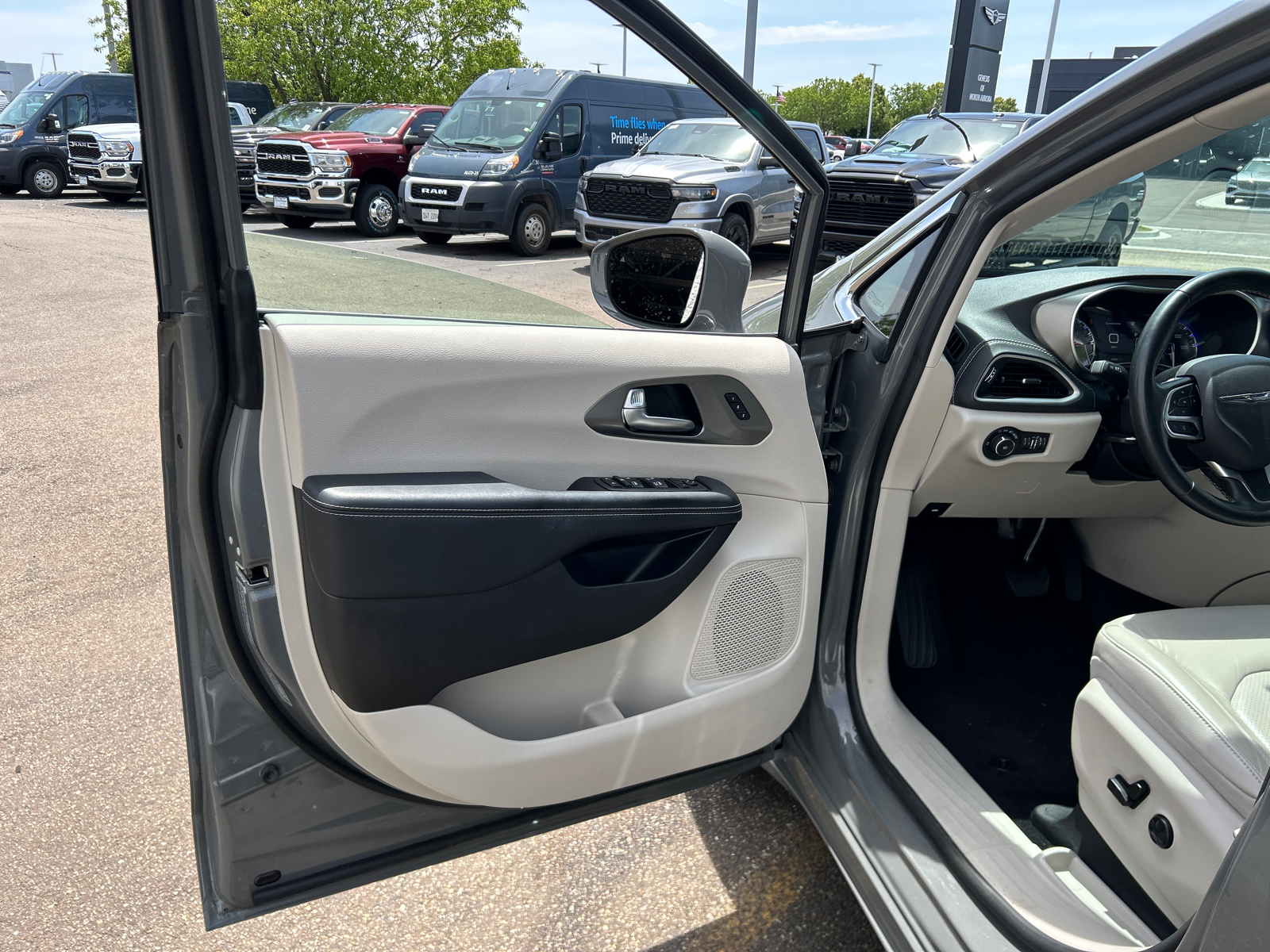 2021 Chrysler Pacifica Touring L 14