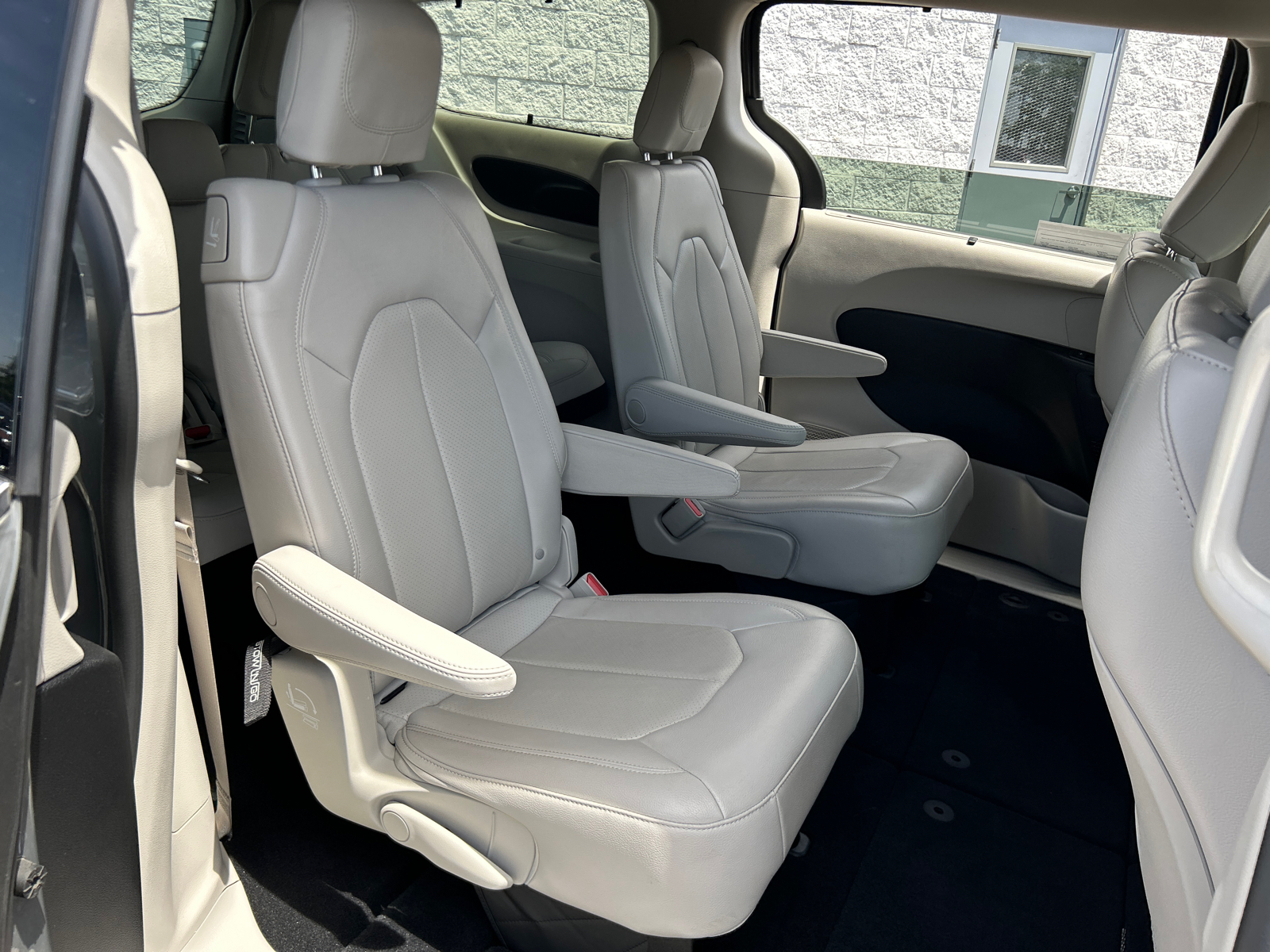 2021 Chrysler Pacifica Touring L 37