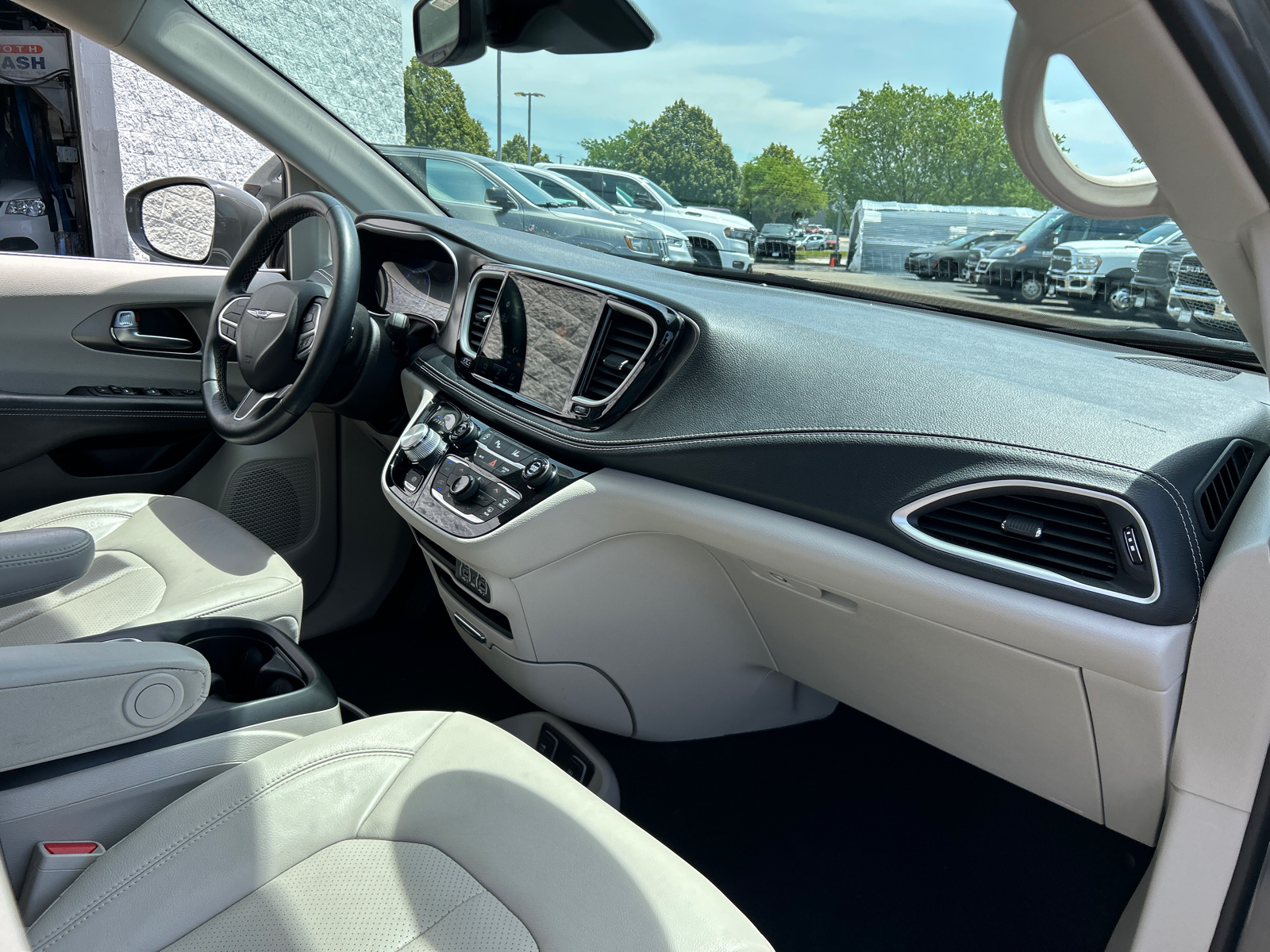 2021 Chrysler Pacifica Touring L 40