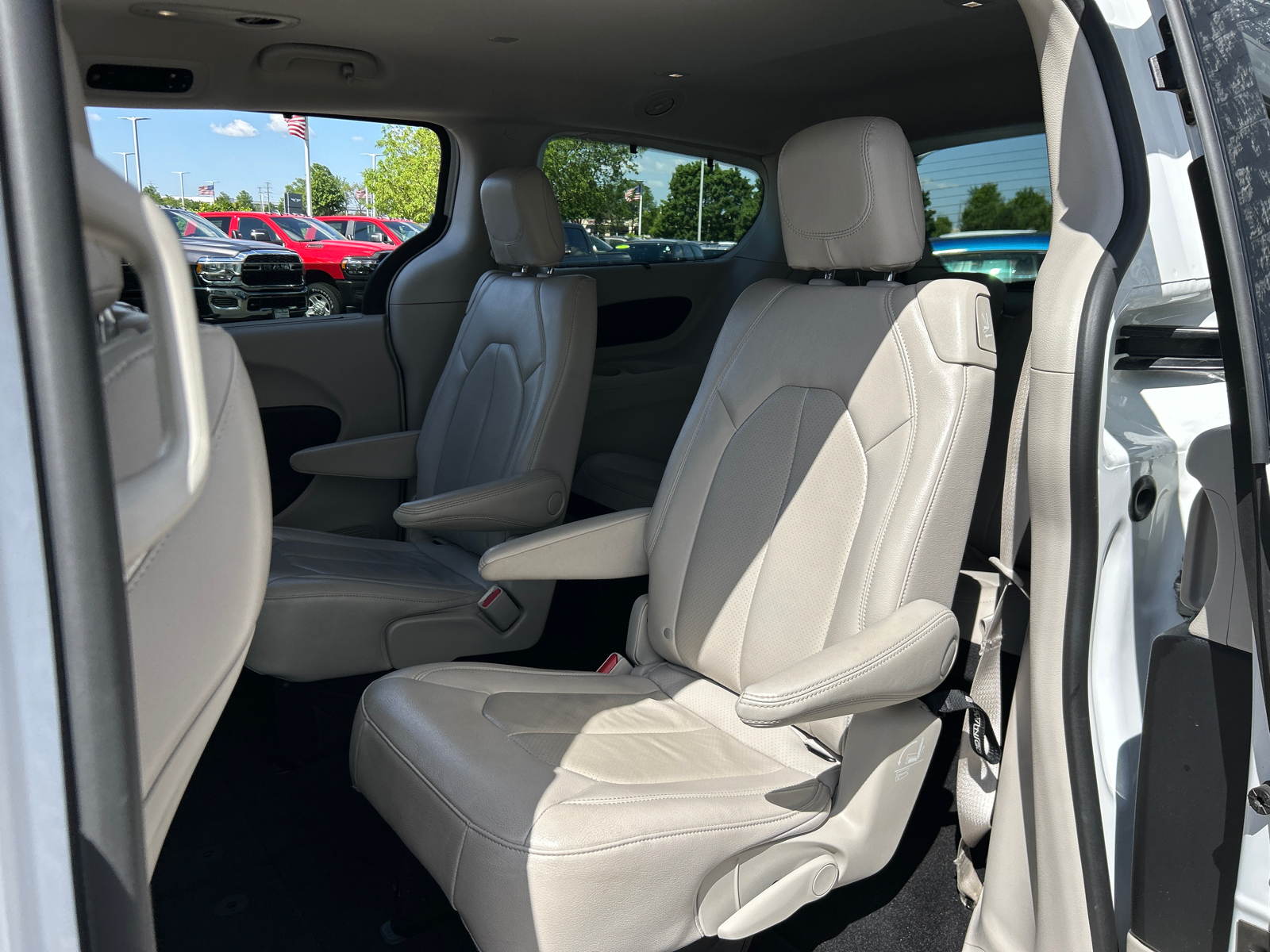 2021 Chrysler Pacifica Touring L 32