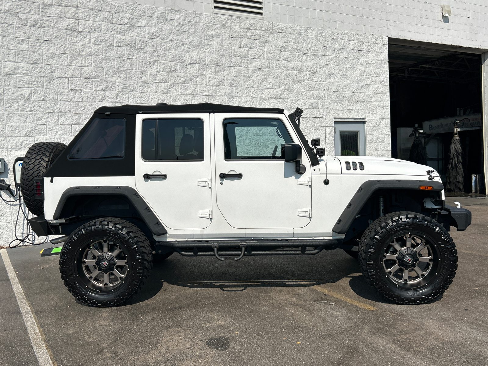 2017 Jeep Wrangler Unlimited Sport 9