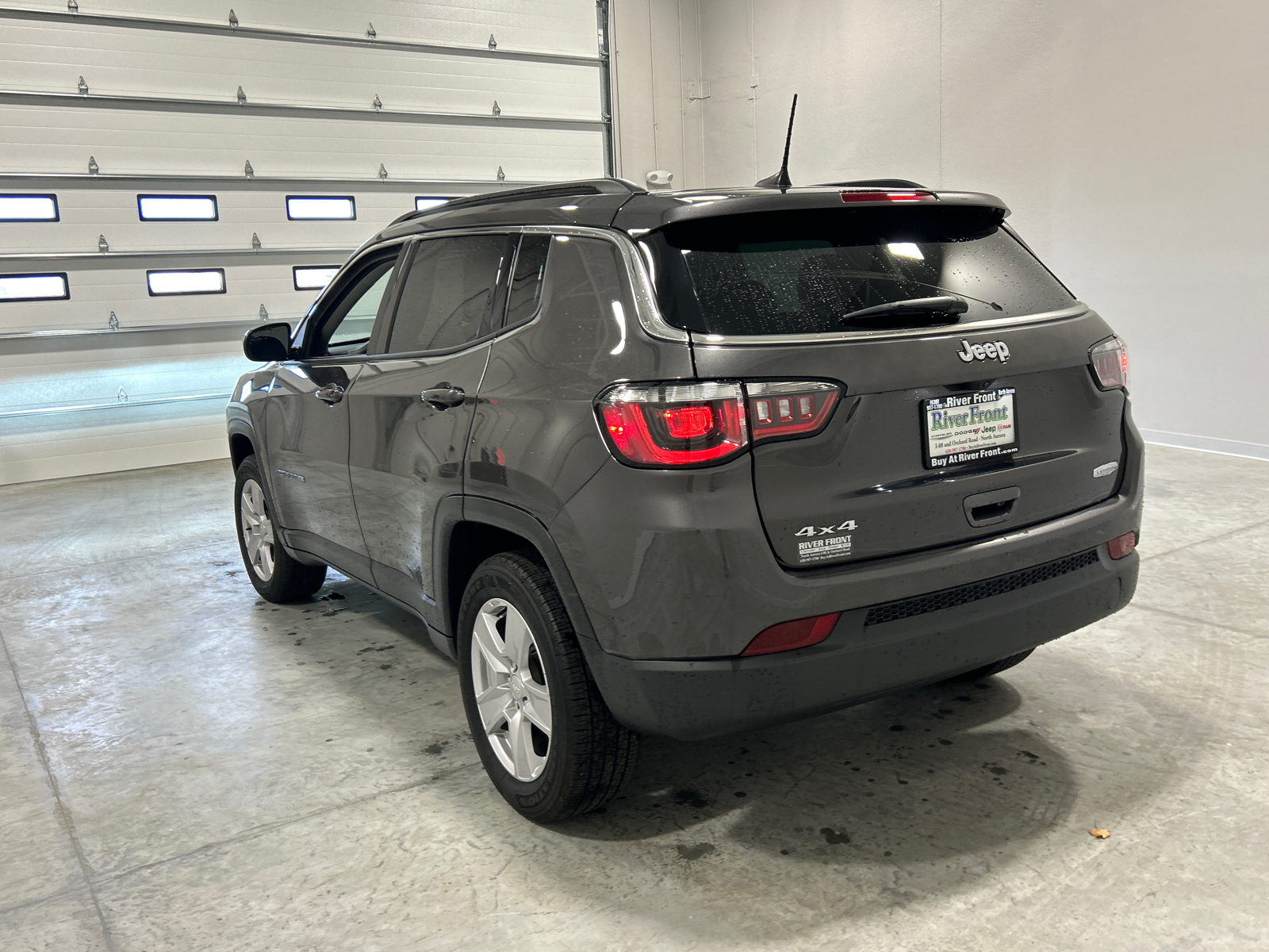 2022 Jeep Compass Latitude 8