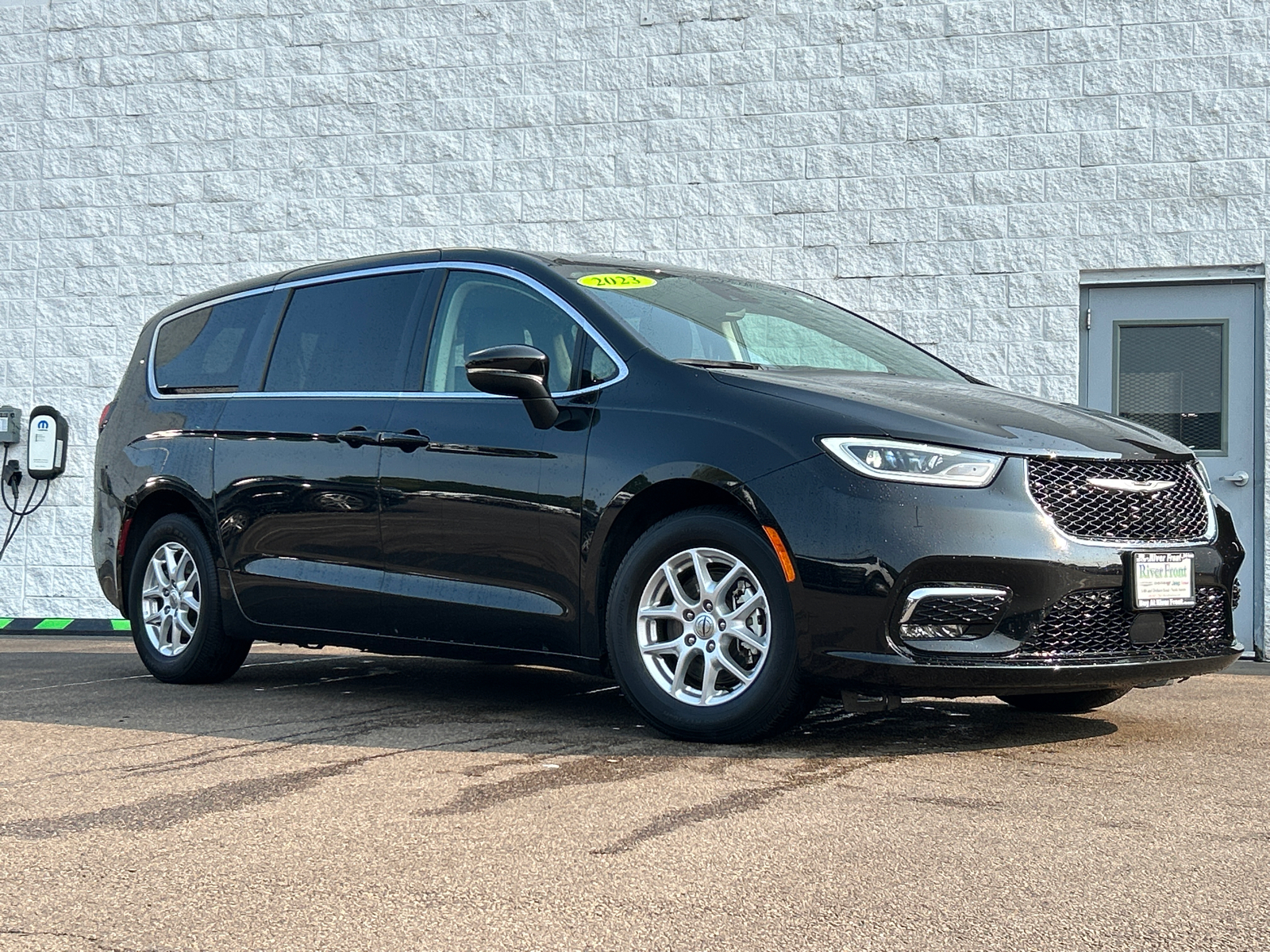 2023 Chrysler Pacifica Touring L 1