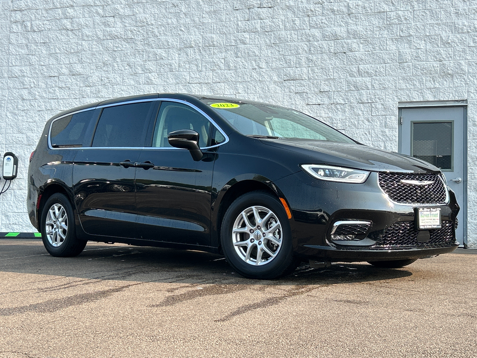 2023 Chrysler Pacifica Touring L 2