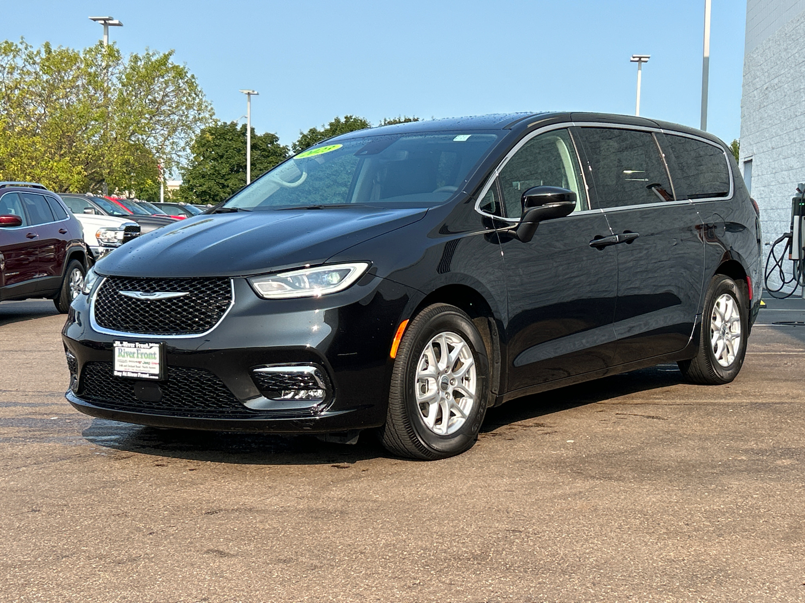 2023 Chrysler Pacifica Touring L 4