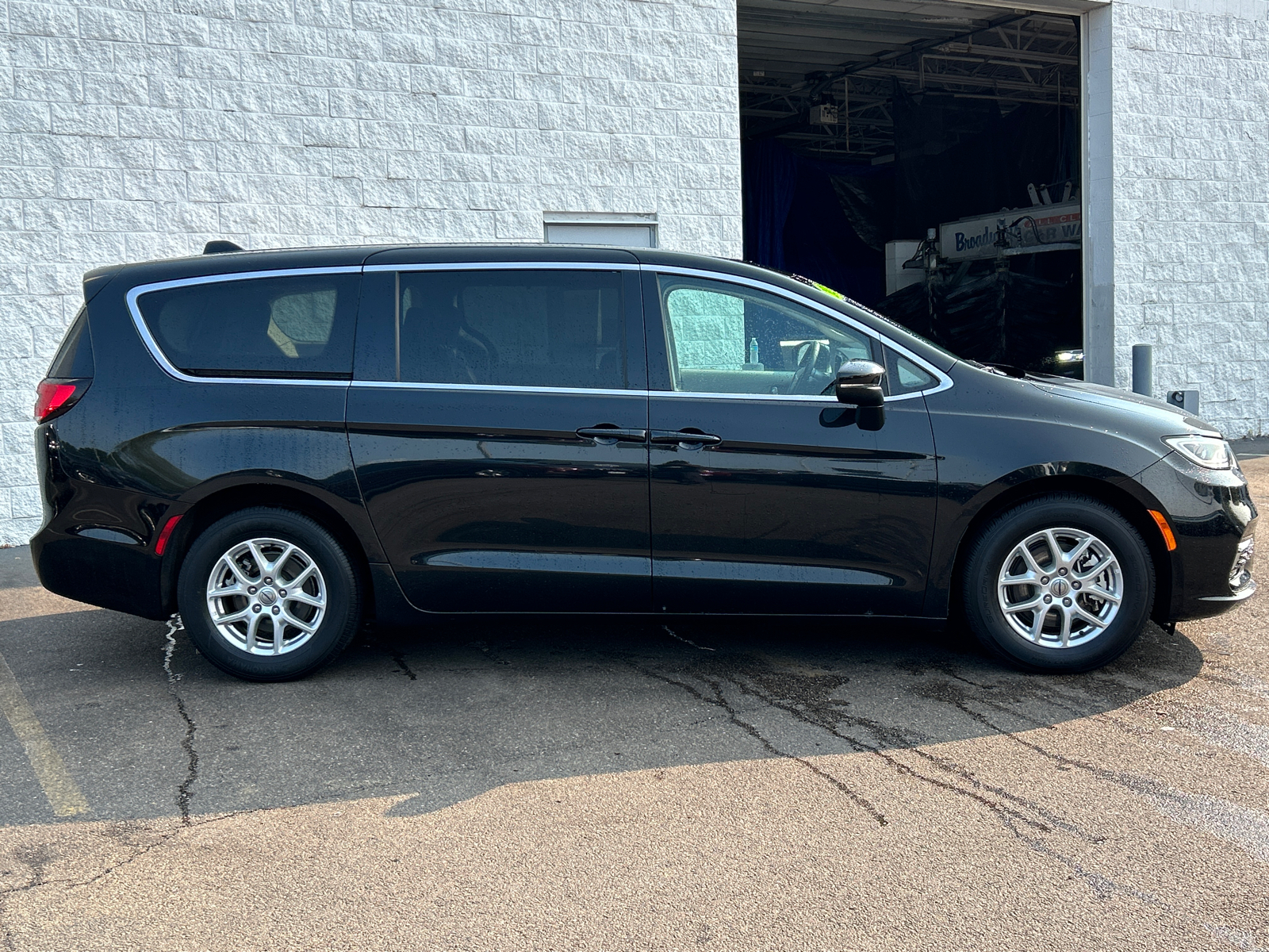 2023 Chrysler Pacifica Touring L 9