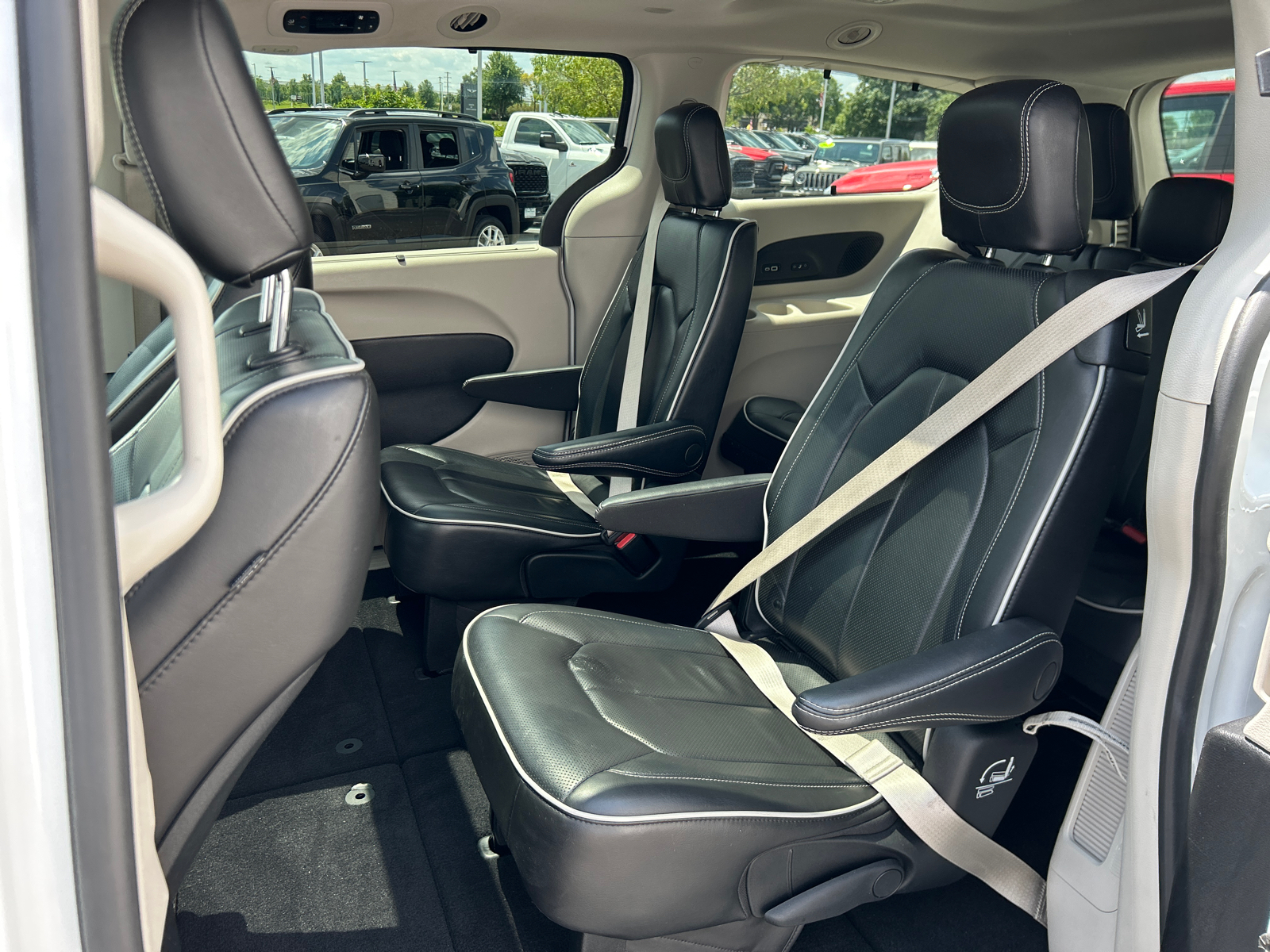 2022 Chrysler Pacifica Limited 31