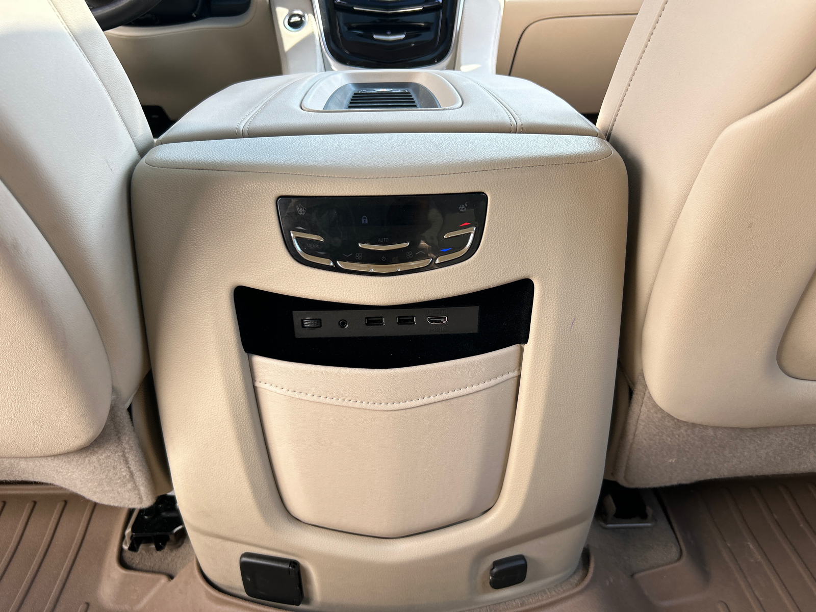 2019 Cadillac Escalade Premium Luxury 35