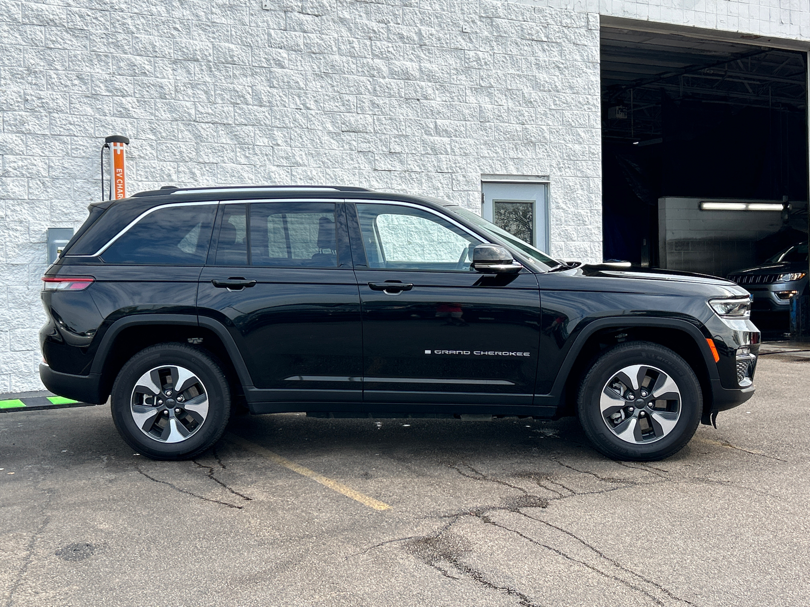 2022 Jeep Grand Cherokee Base 4xe 9