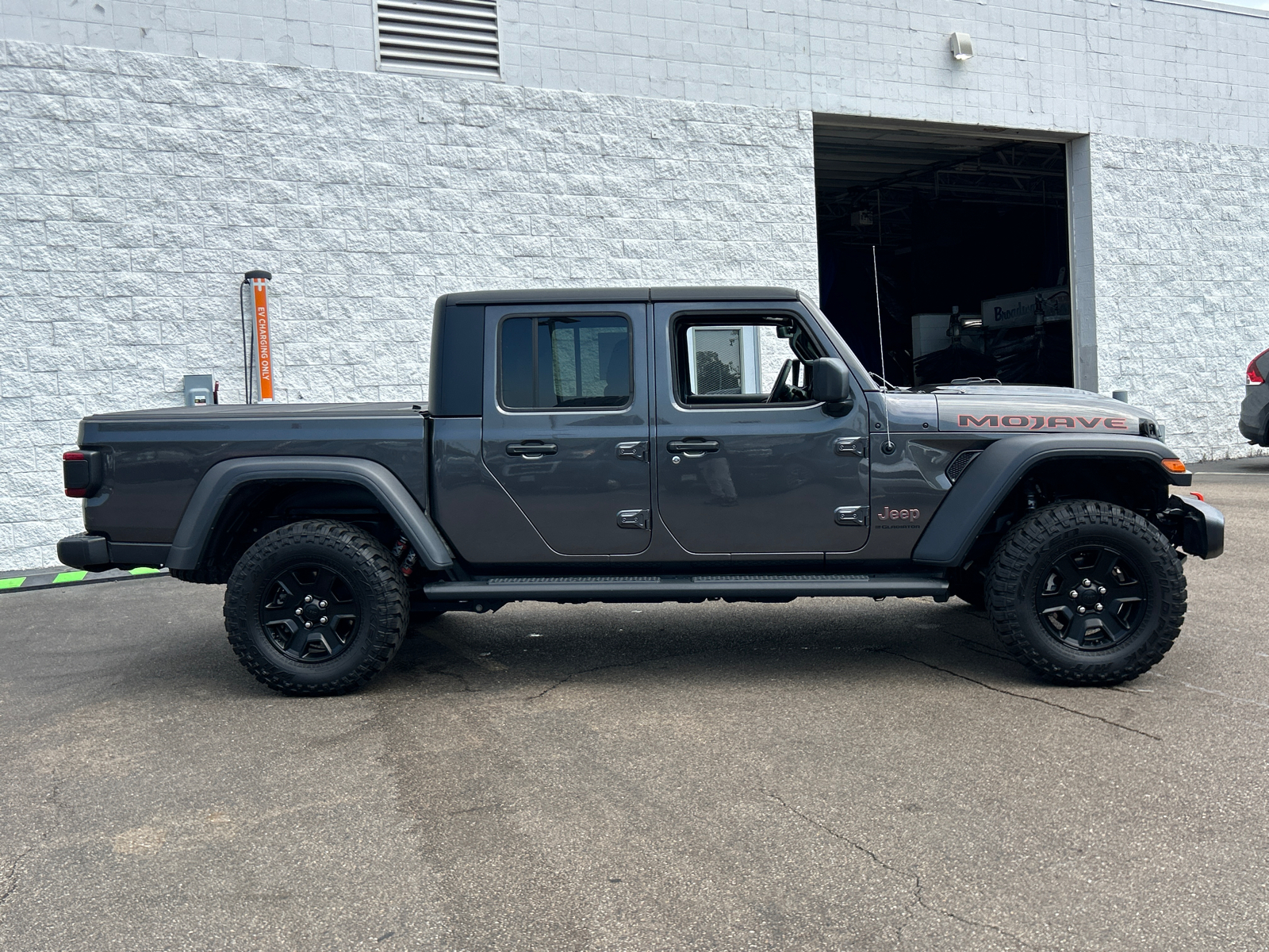 2023 Jeep Gladiator Mojave 9